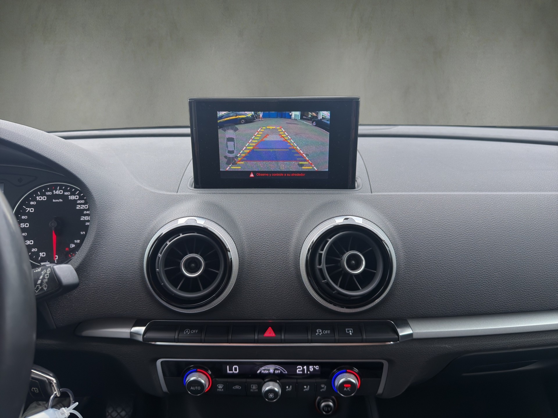 AUDI A3 Sportback 1.2 TFSI Attraction-image-10