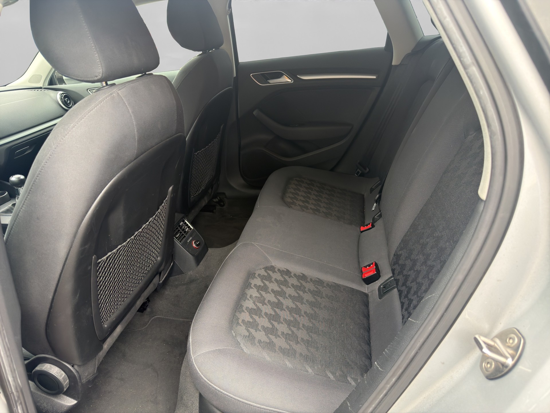 AUDI A3 Sportback 1.2 TFSI Attraction-image-11