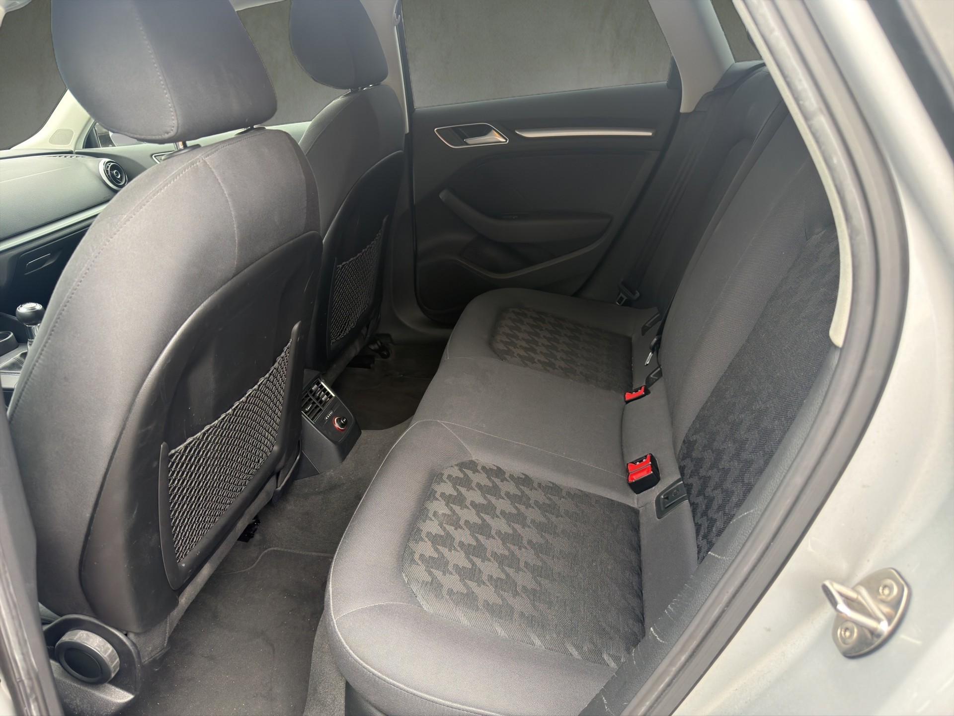 AUDI A3 Sportback 1.2 TFSI Attraction-image-11