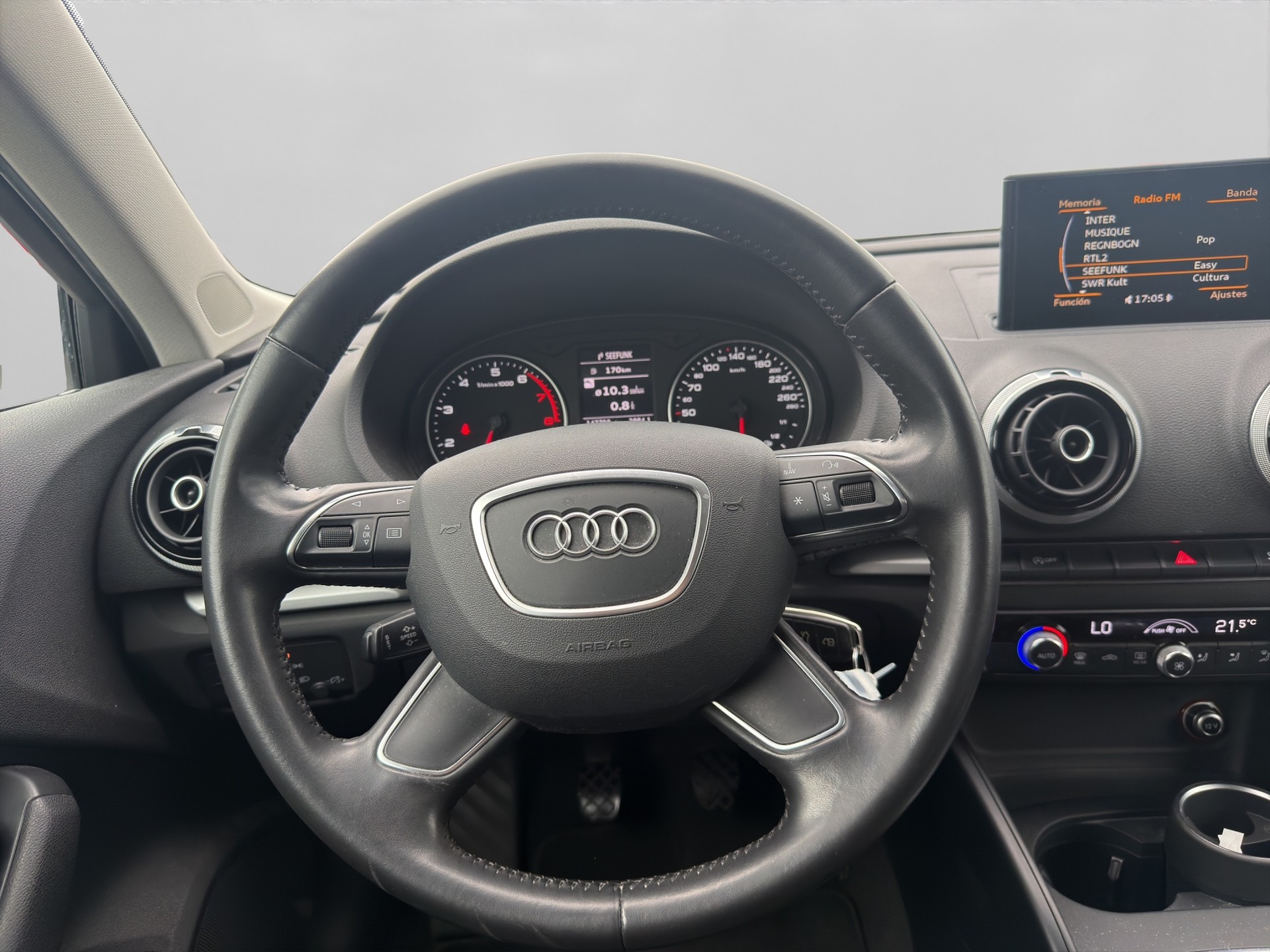 AUDI A3 Sportback 1.2 TFSI Attraction-image-12