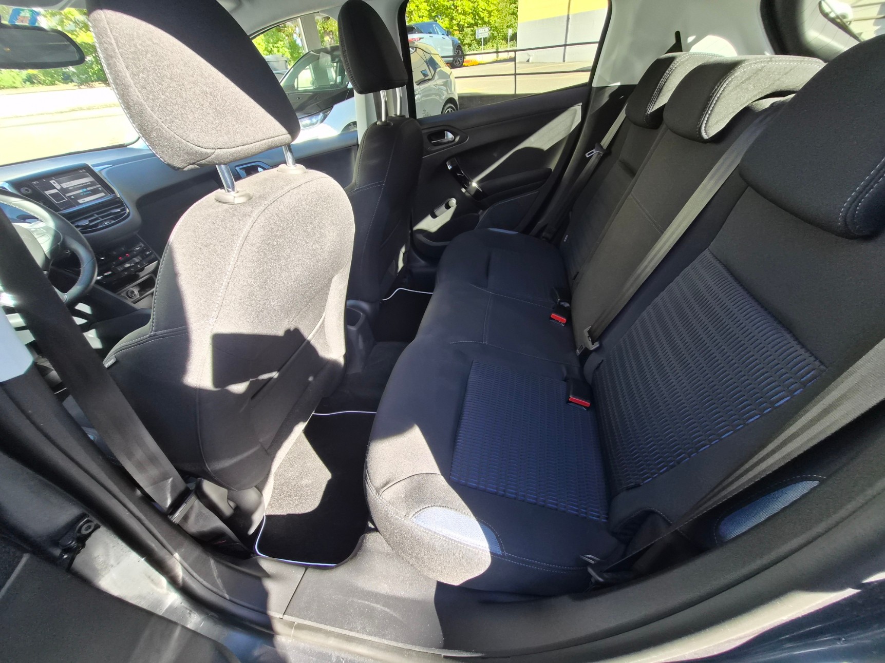 PEUGEOT 208 1.6 VTI Allure-image-13