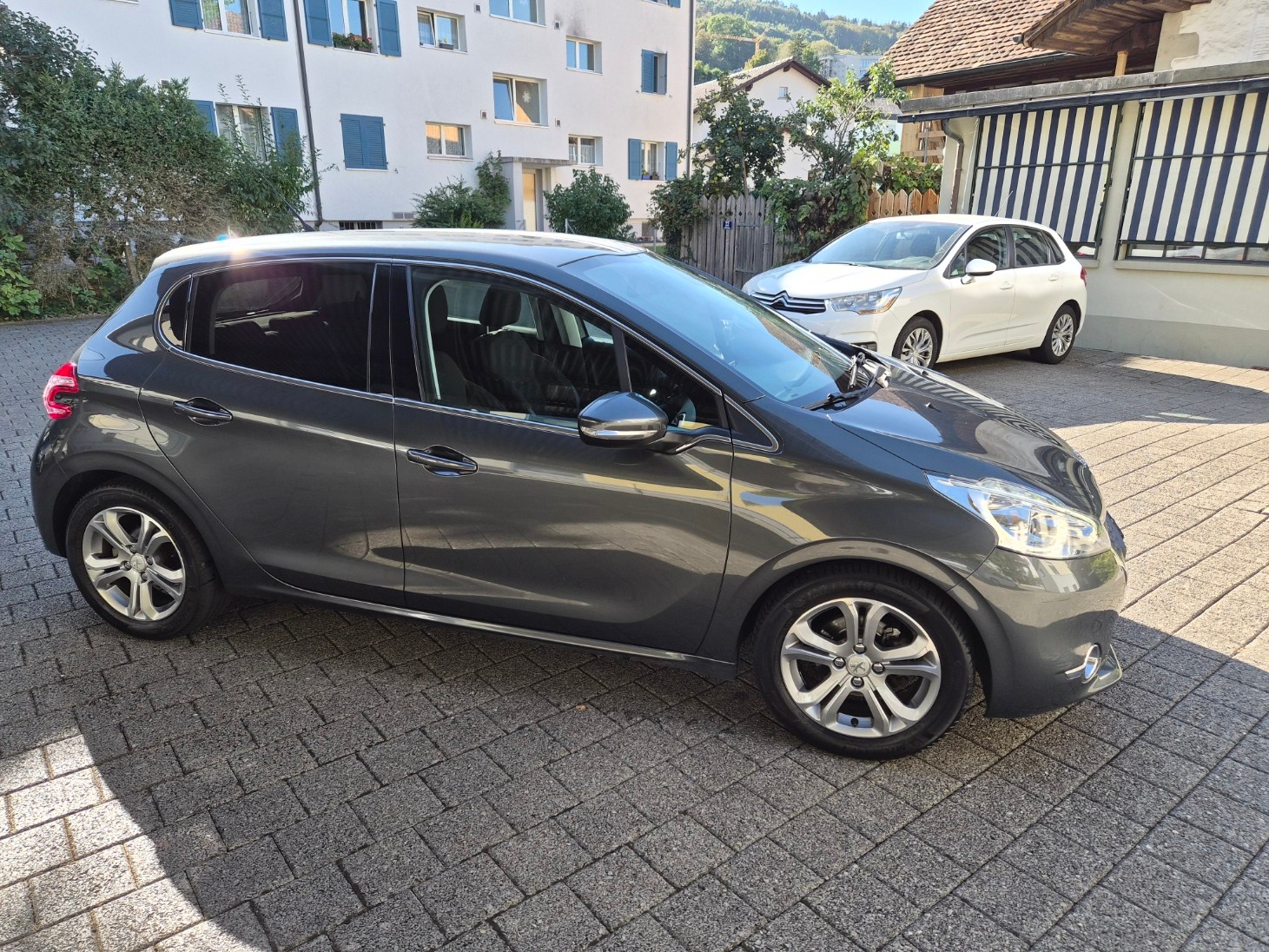 PEUGEOT 208 1.6 VTI Allure-image-4