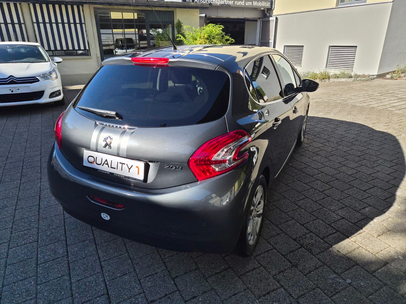 PEUGEOT 208 1.6 VTI Allure-image-8