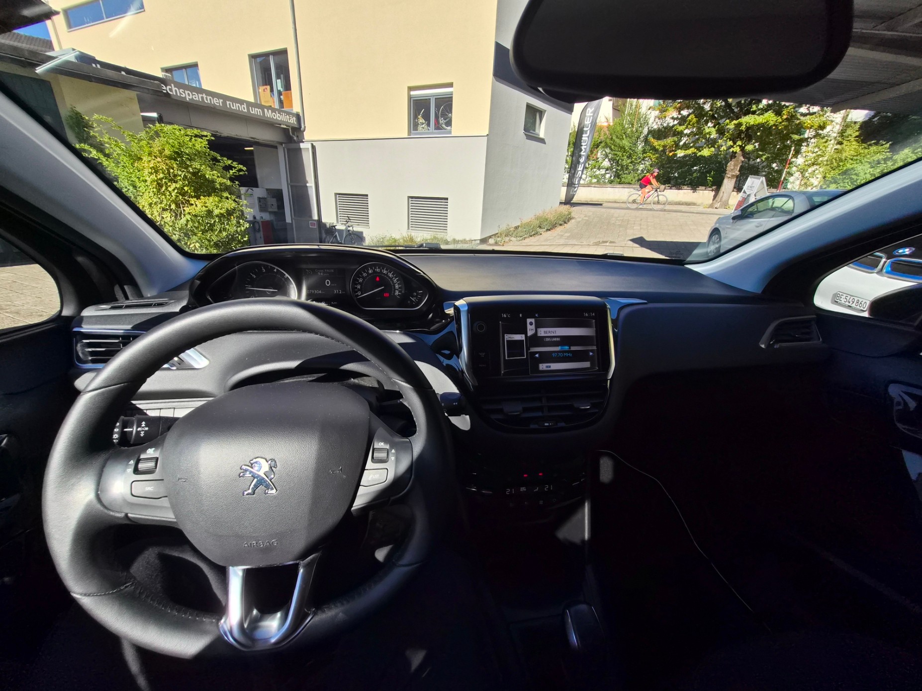 PEUGEOT 208 1.6 VTI Allure-image-15