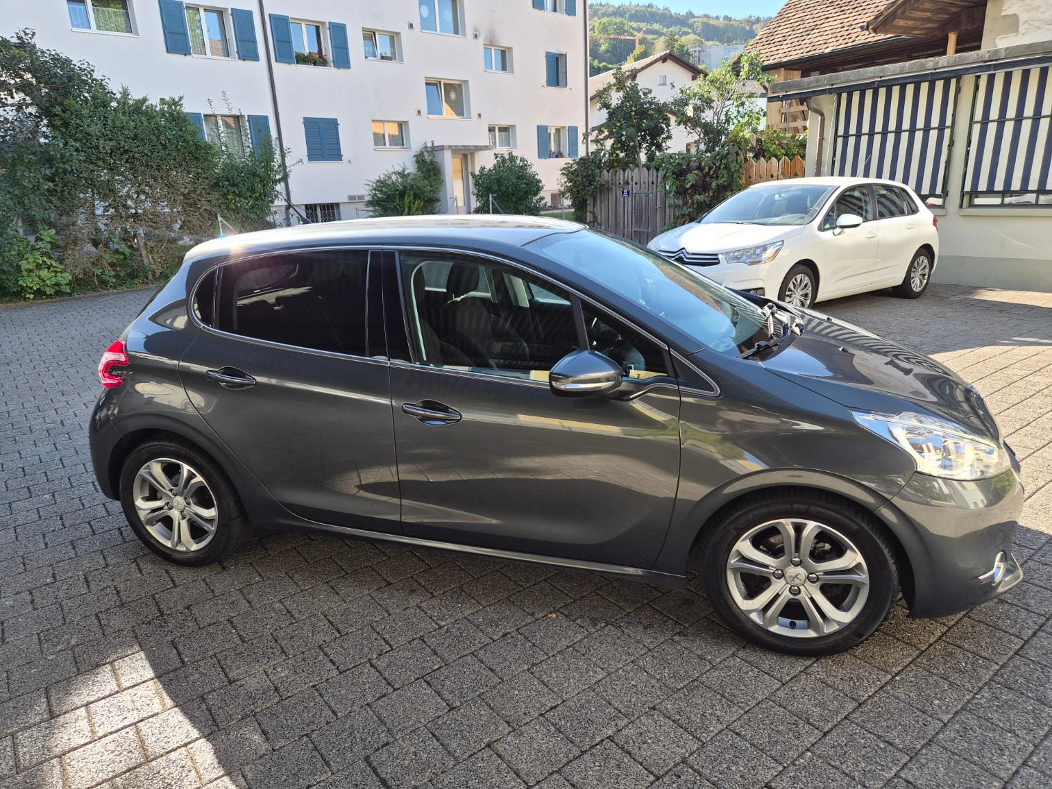 PEUGEOT 208 1.6 VTI Allure-image-5
