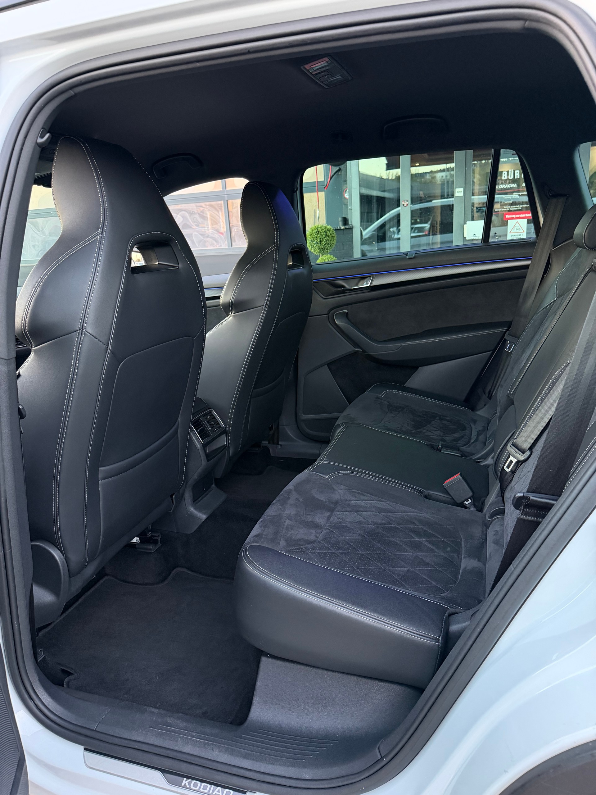 SKODA Kodiaq 2.0 TDI CR Sport Line 4x4 DSG-image-12