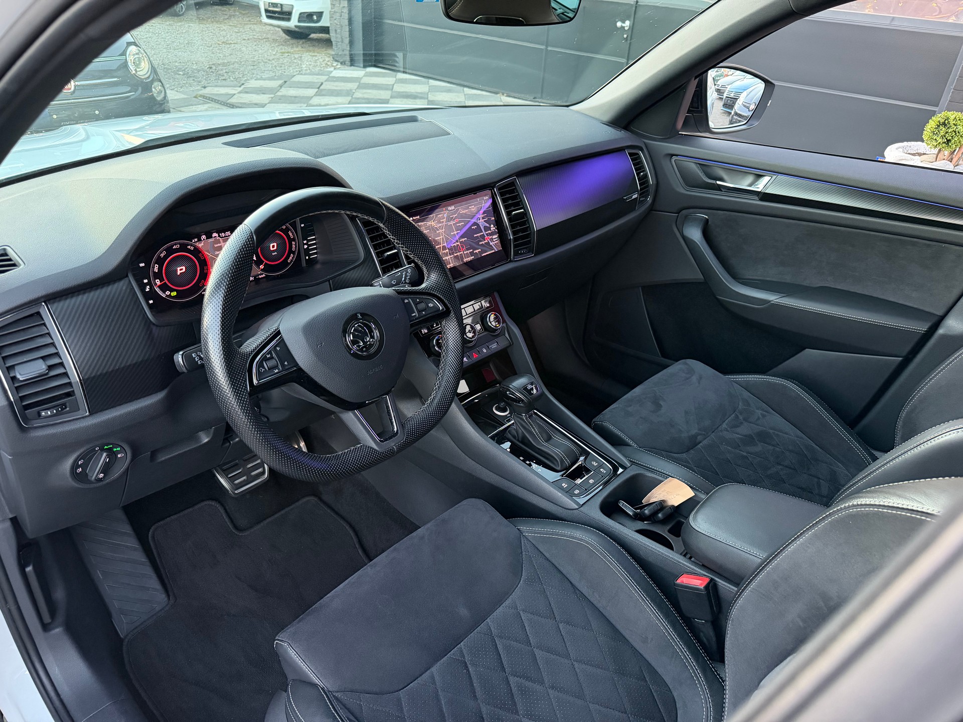 SKODA Kodiaq 2.0 TDI CR Sport Line 4x4 DSG-image-8