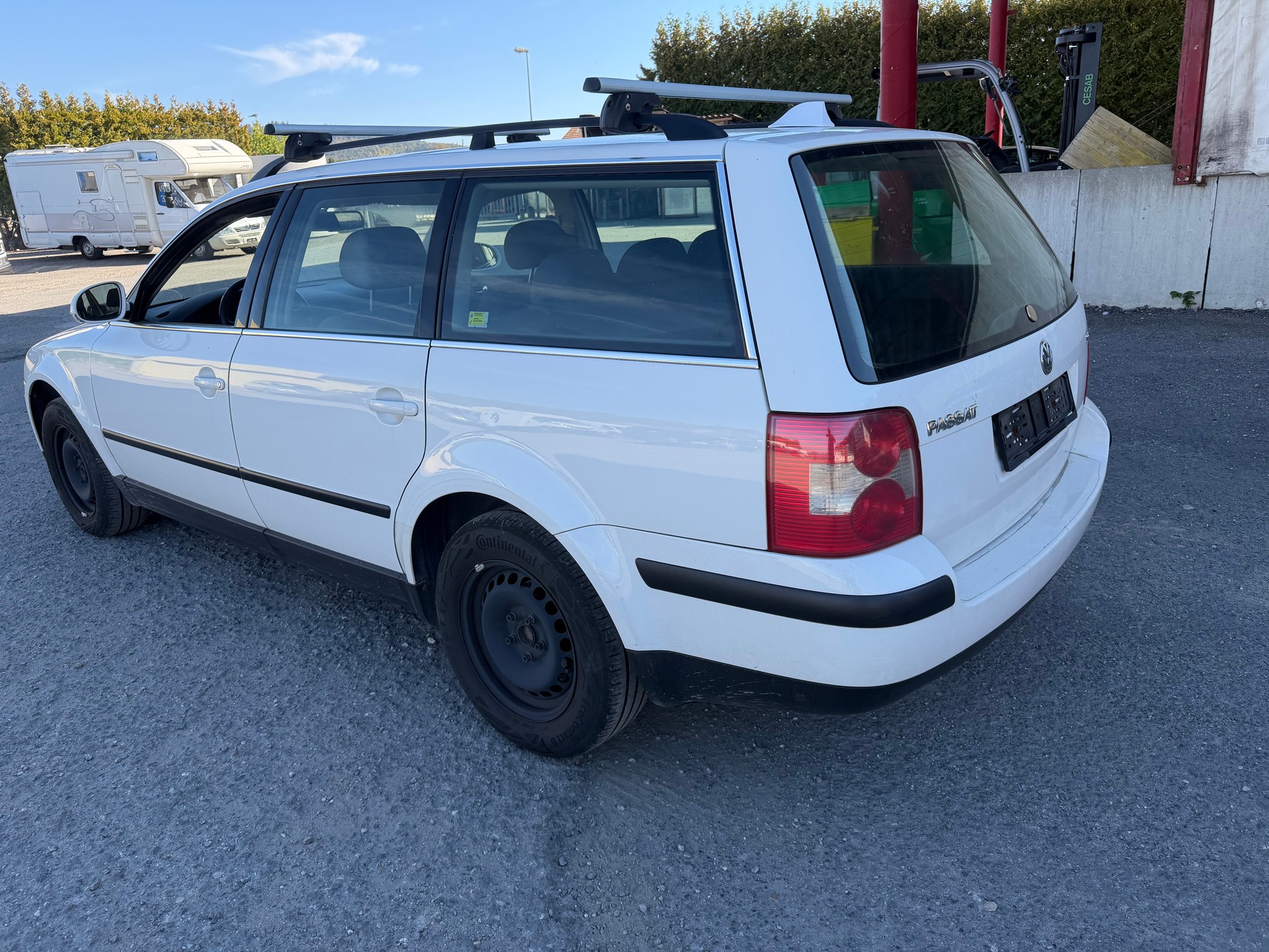VW Passat Variant 2.0 Trendline-image-4