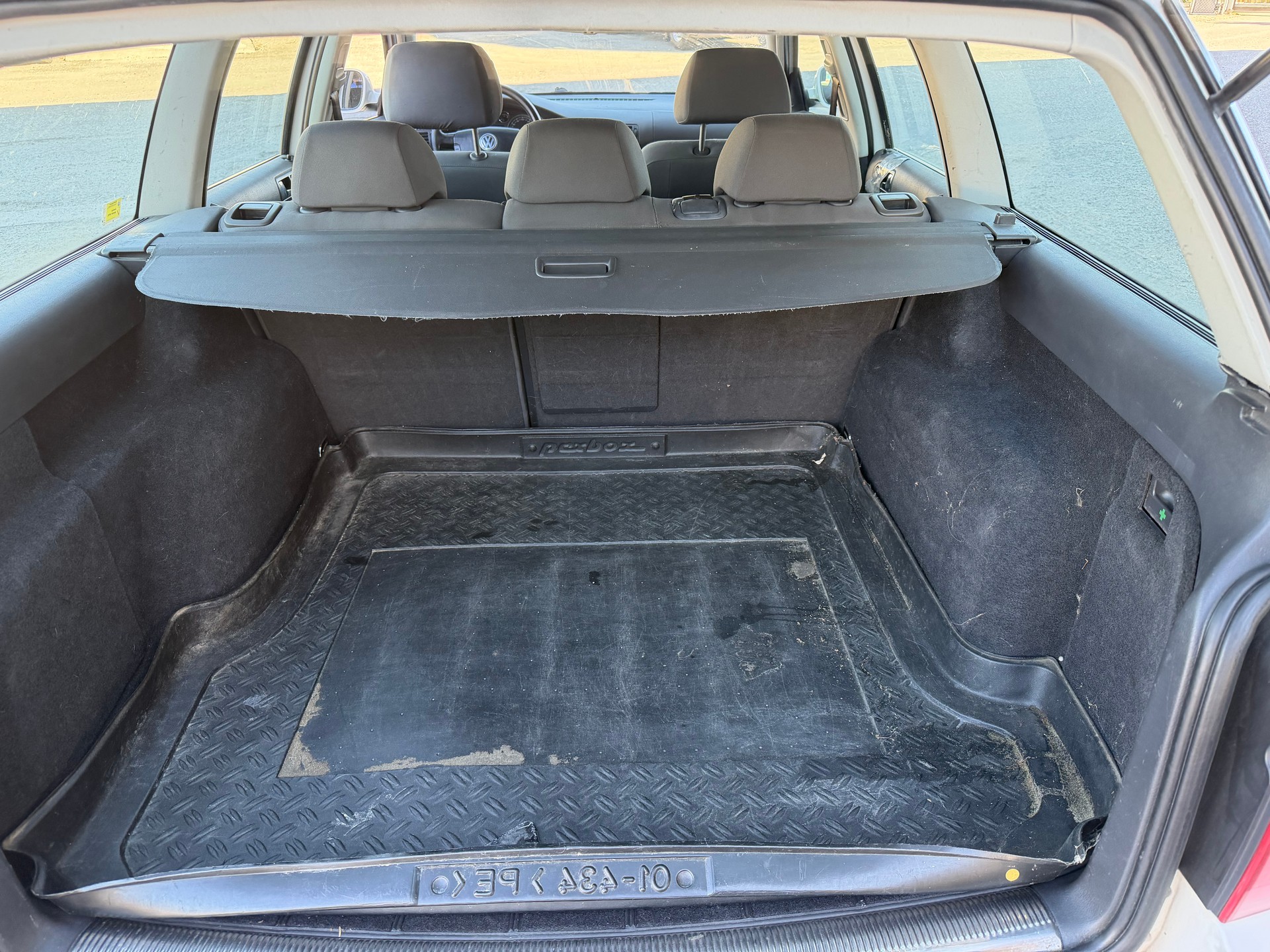 VW Passat Variant 2.0 Trendline-image-8