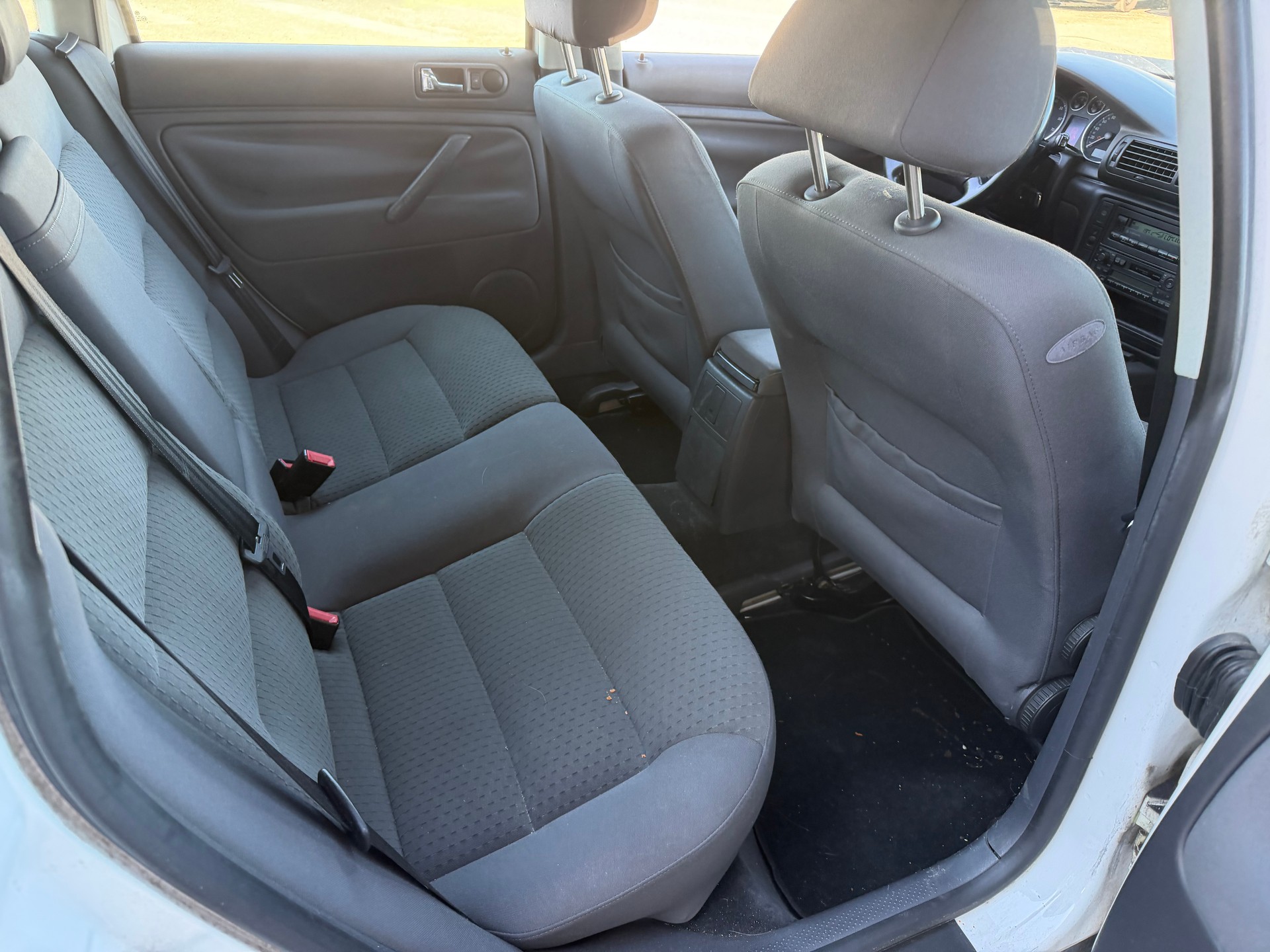 VW Passat Variant 2.0 Trendline-image-12