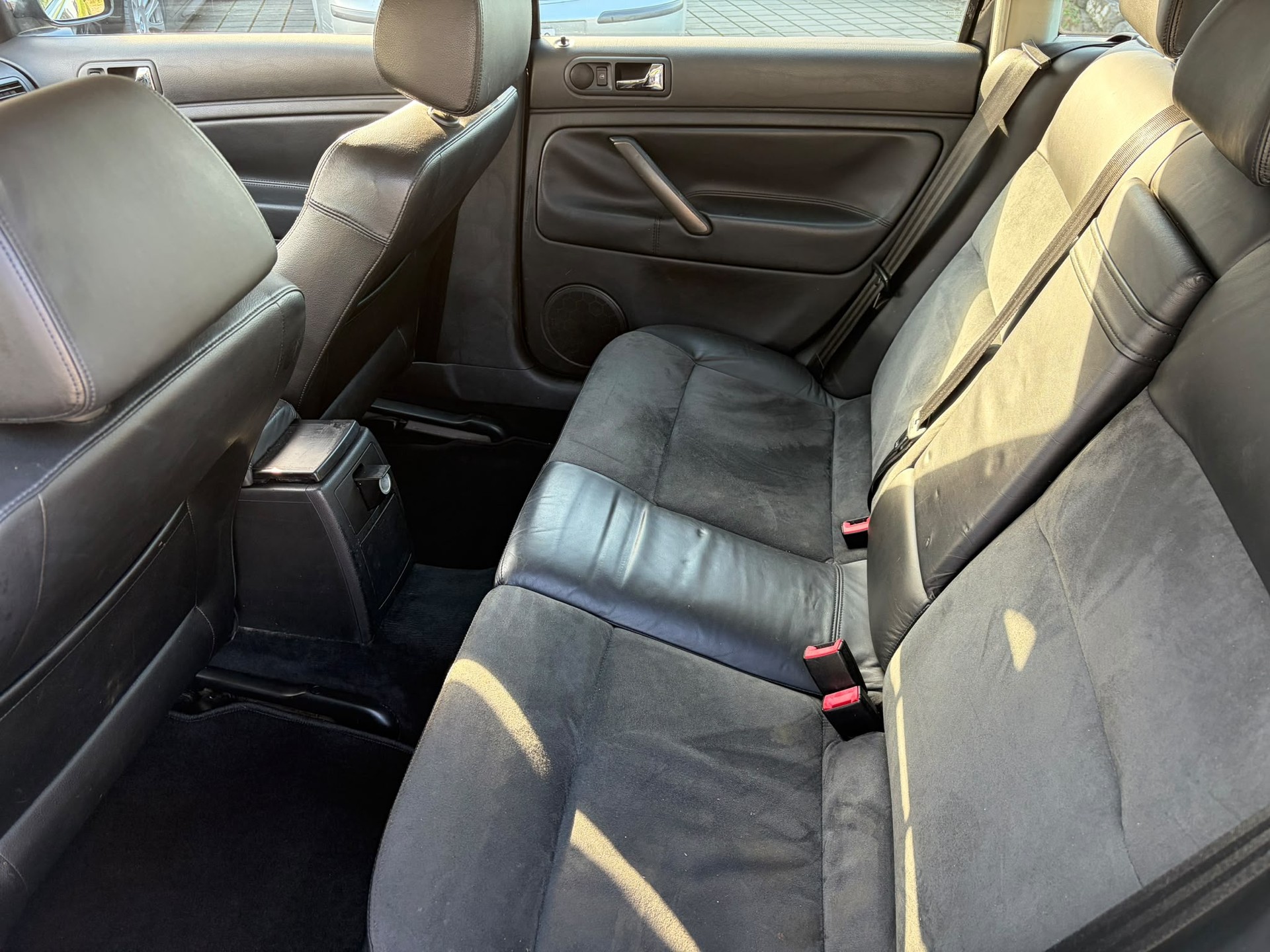VW Passat Variant 2.8 V6 4Motion Highline-image-11