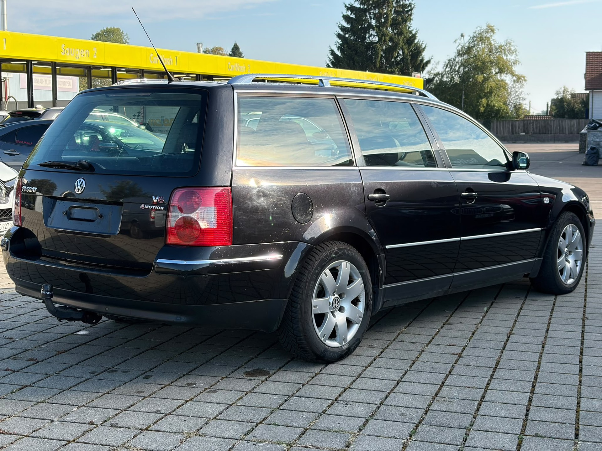 VW Passat Variant 2.8 V6 4Motion Highline-image-8