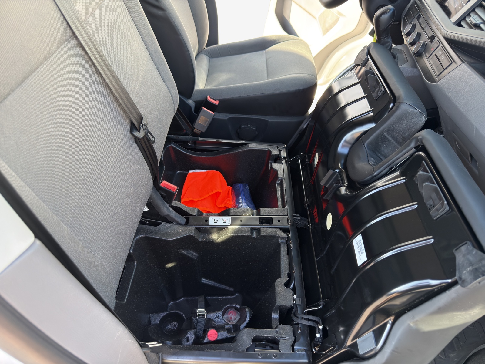 VW T6.1 2.0 TDI DSG-image-15