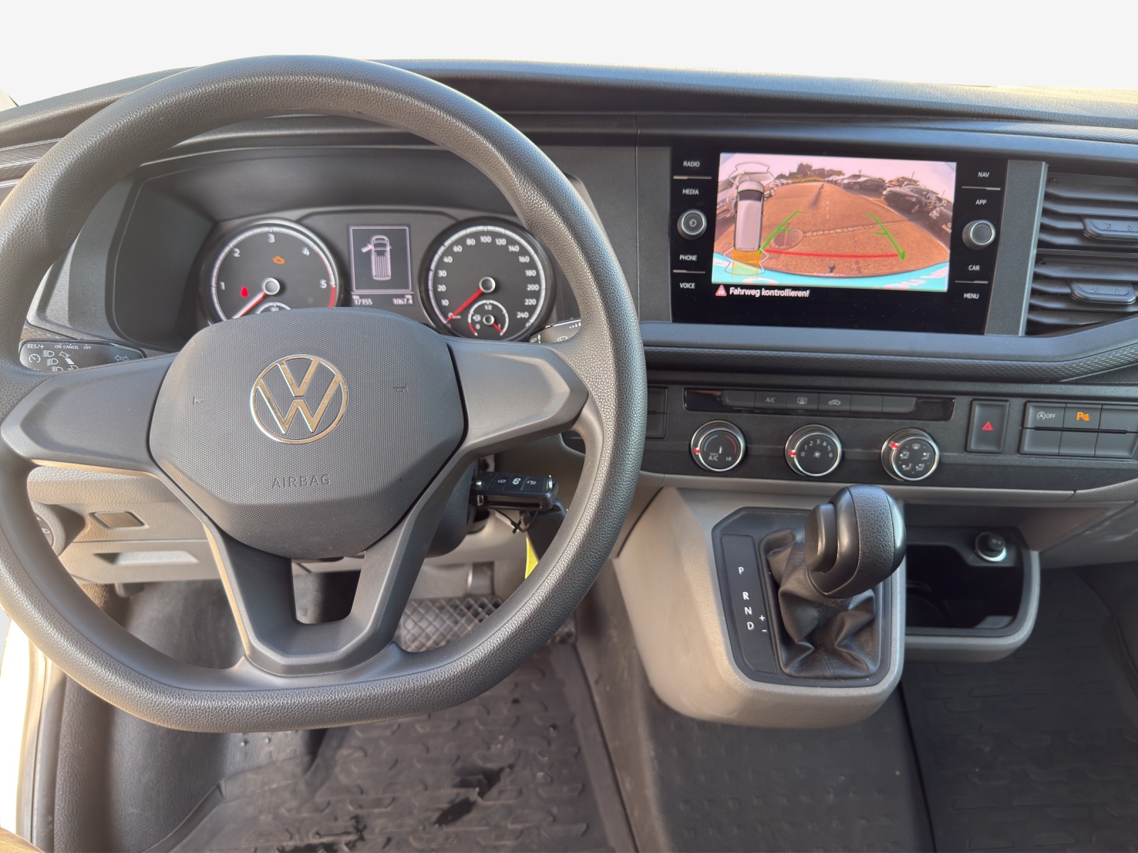 VW T6.1 2.0 TDI DSG-image-8