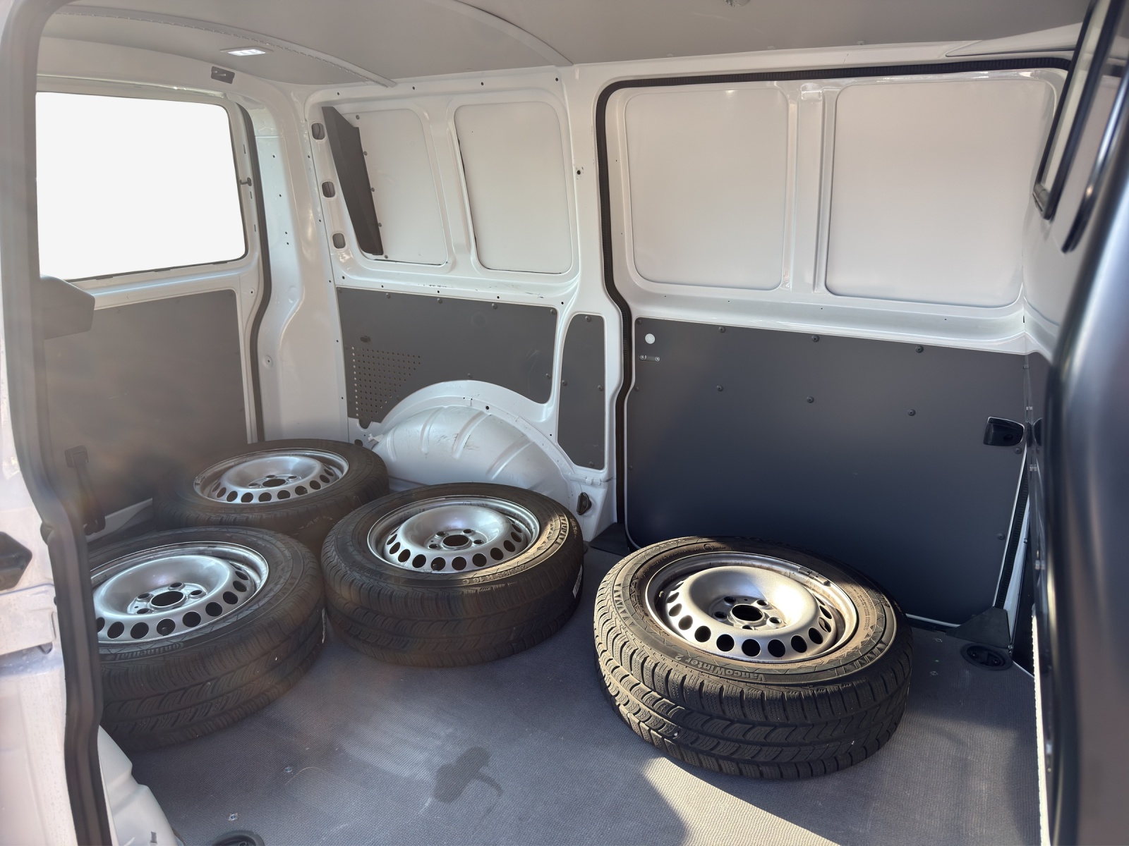 VW T6.1 2.0 TDI DSG-image-13