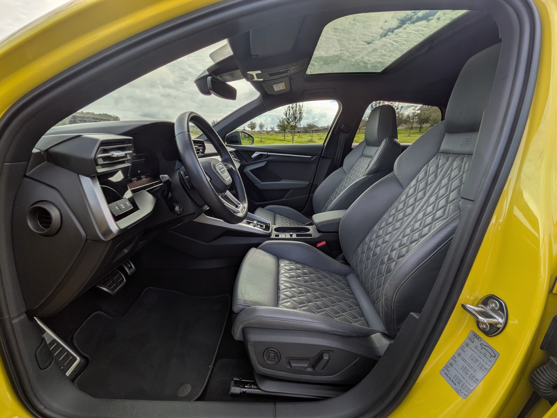 AUDI S3 Sportback 2.0 TFSI quattro S-tronic-image-15