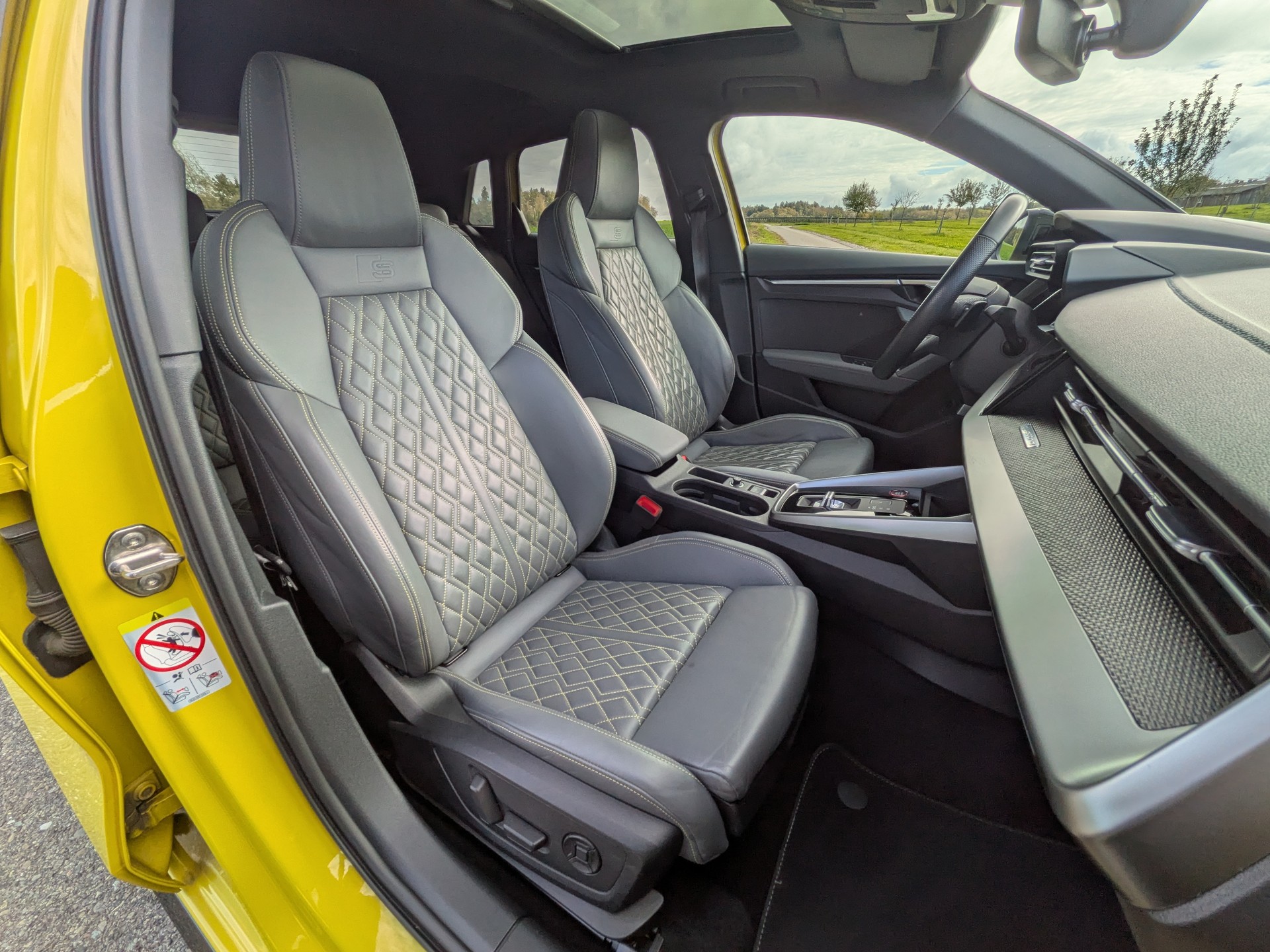 AUDI S3 Sportback 2.0 TFSI quattro S-tronic-image-17