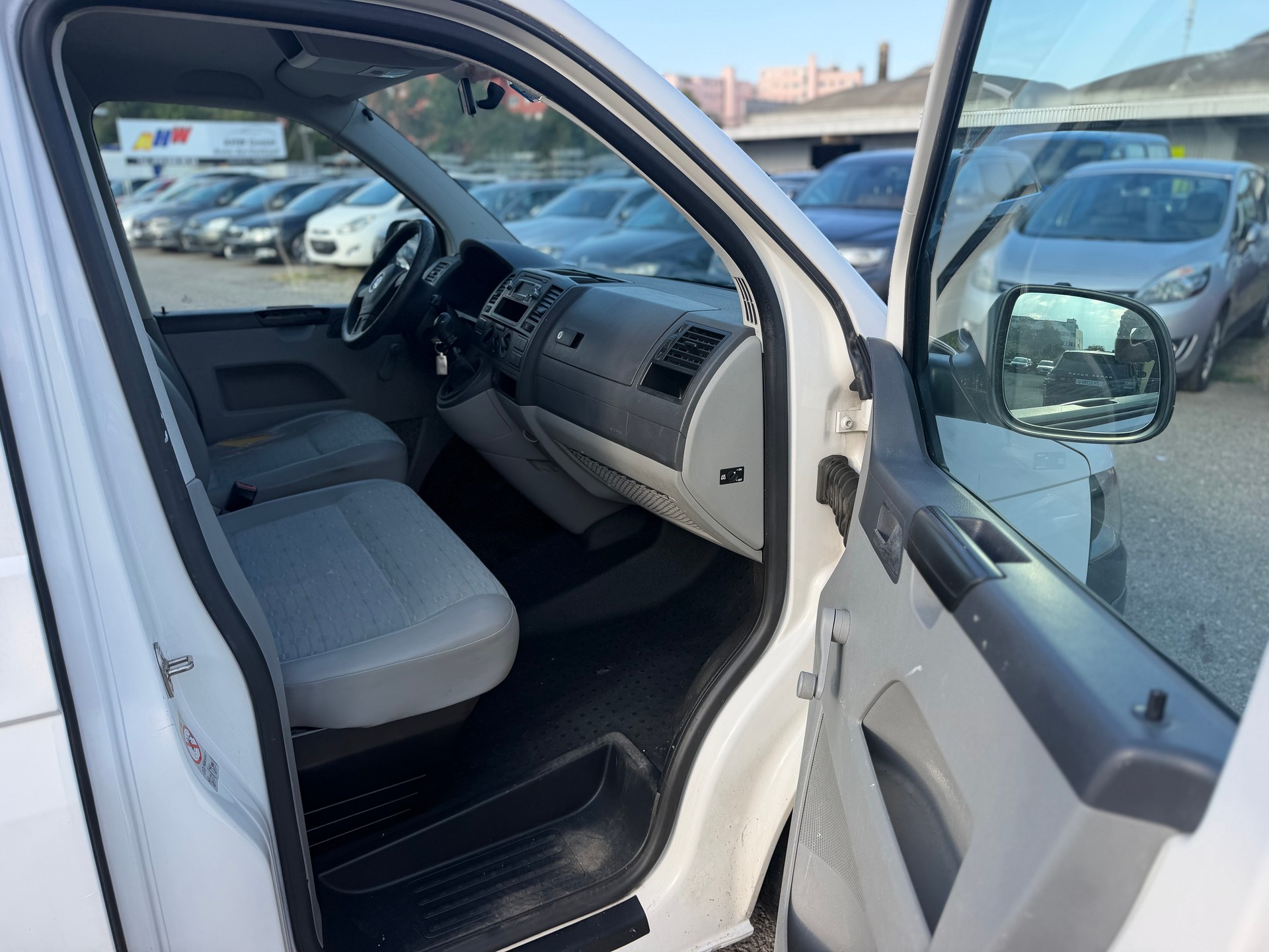 VW T5 2.0 TDI-image-7