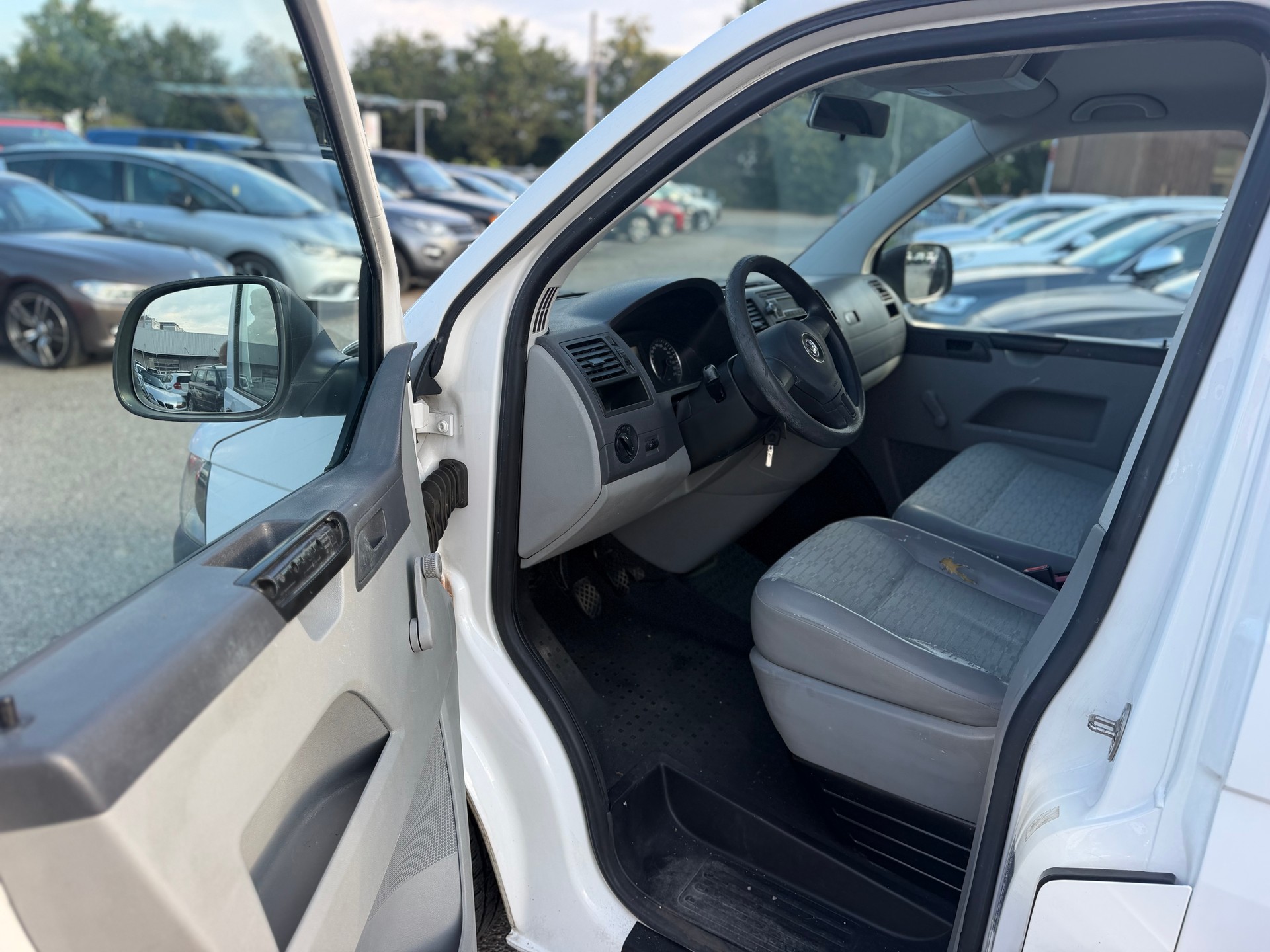 VW T5 2.0 TDI-image-9