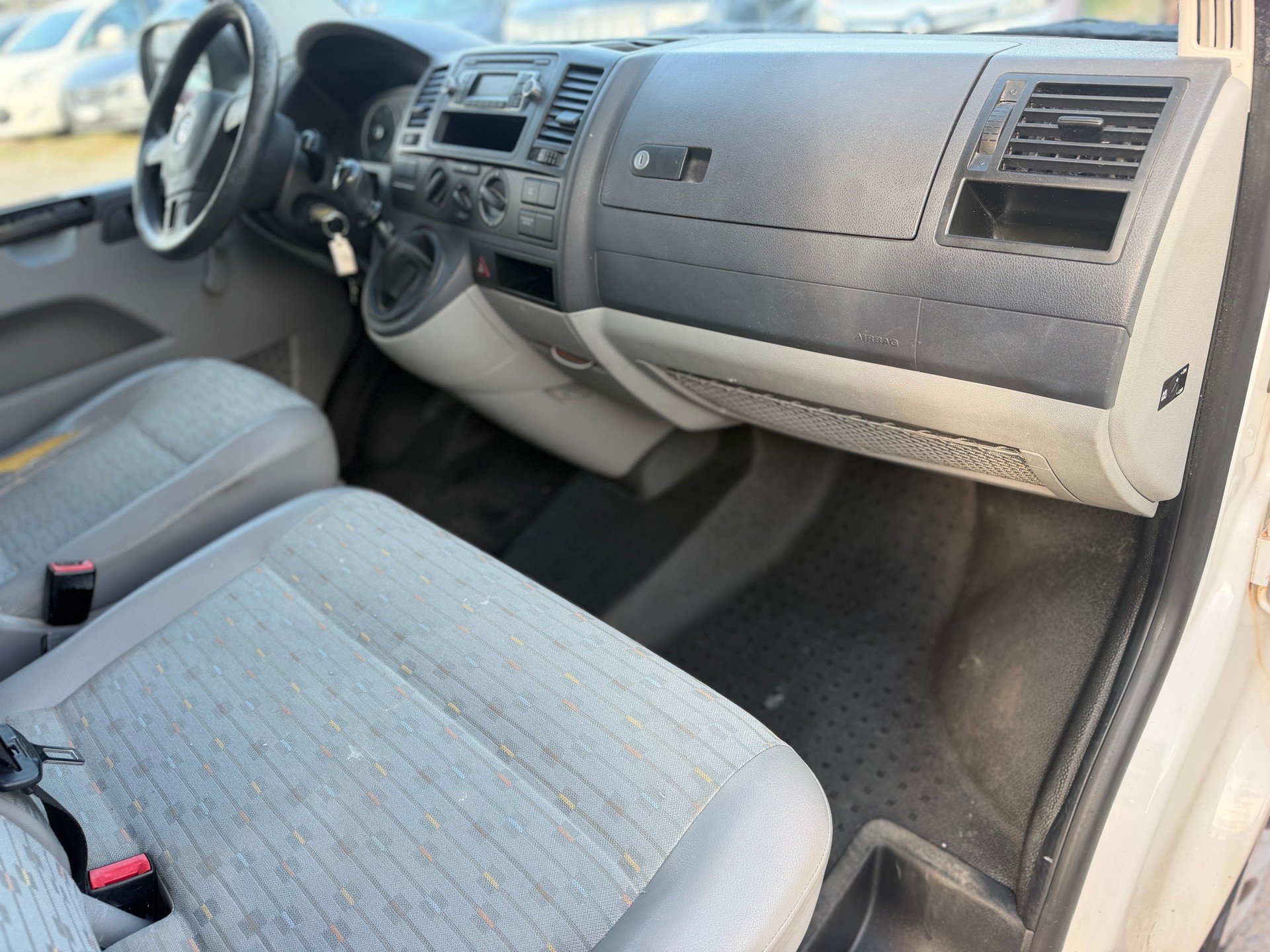 VW T5 2.0 TDI-image-8