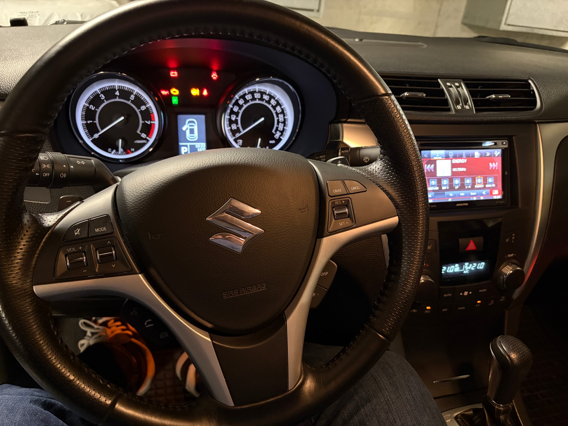 SUZUKI 2.4 VVT Sport Indigo CVT 4x4-image-5