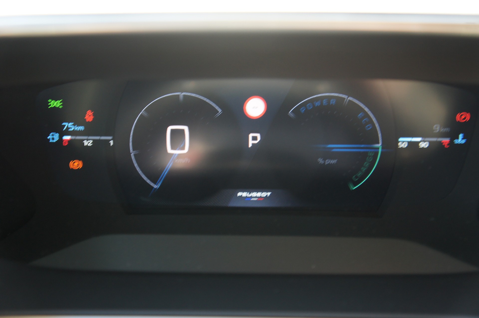 PEUGEOT 2008 1.2 145 MHEV GT-image-26