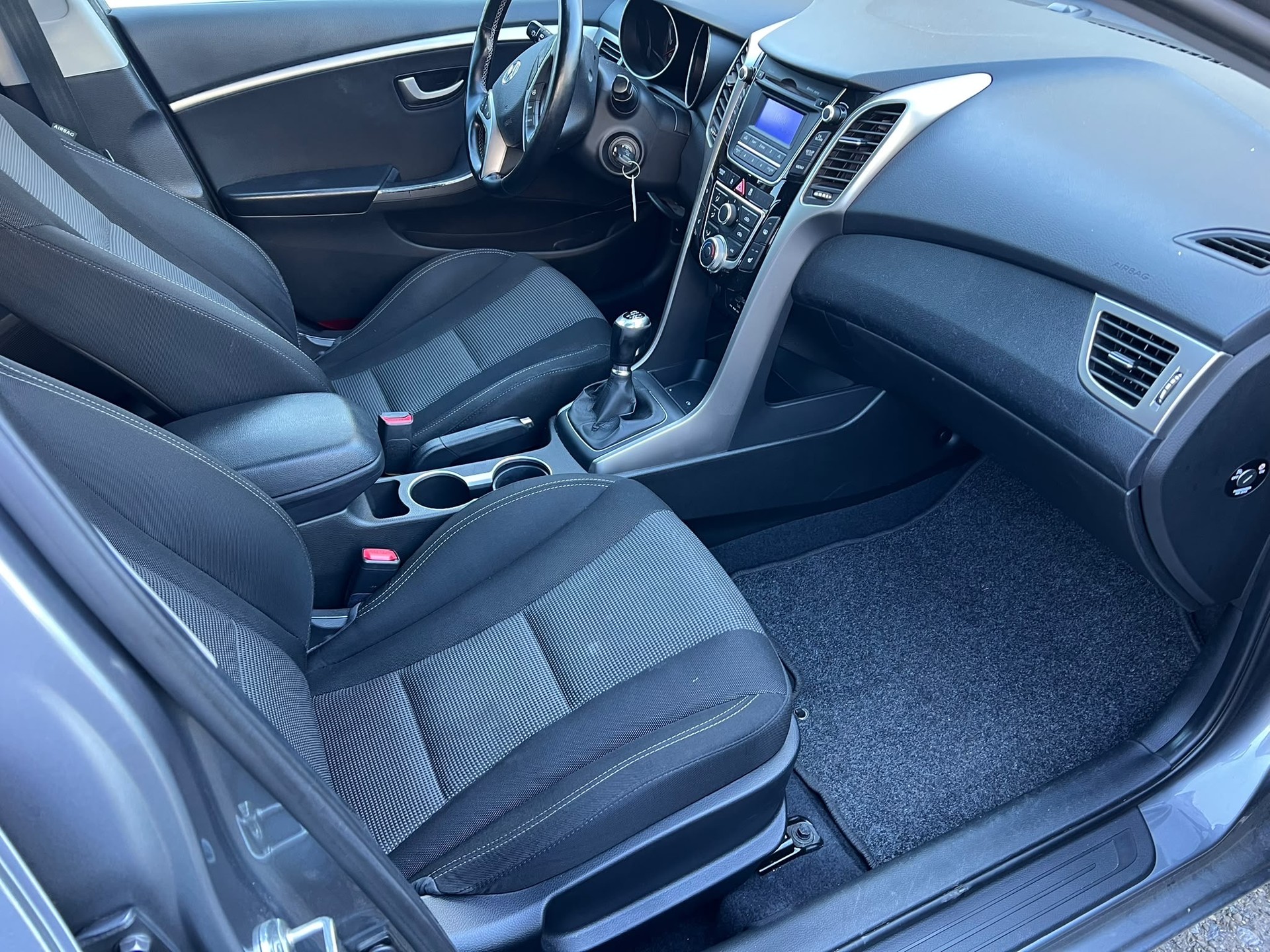 HYUNDAI i30-image-8
