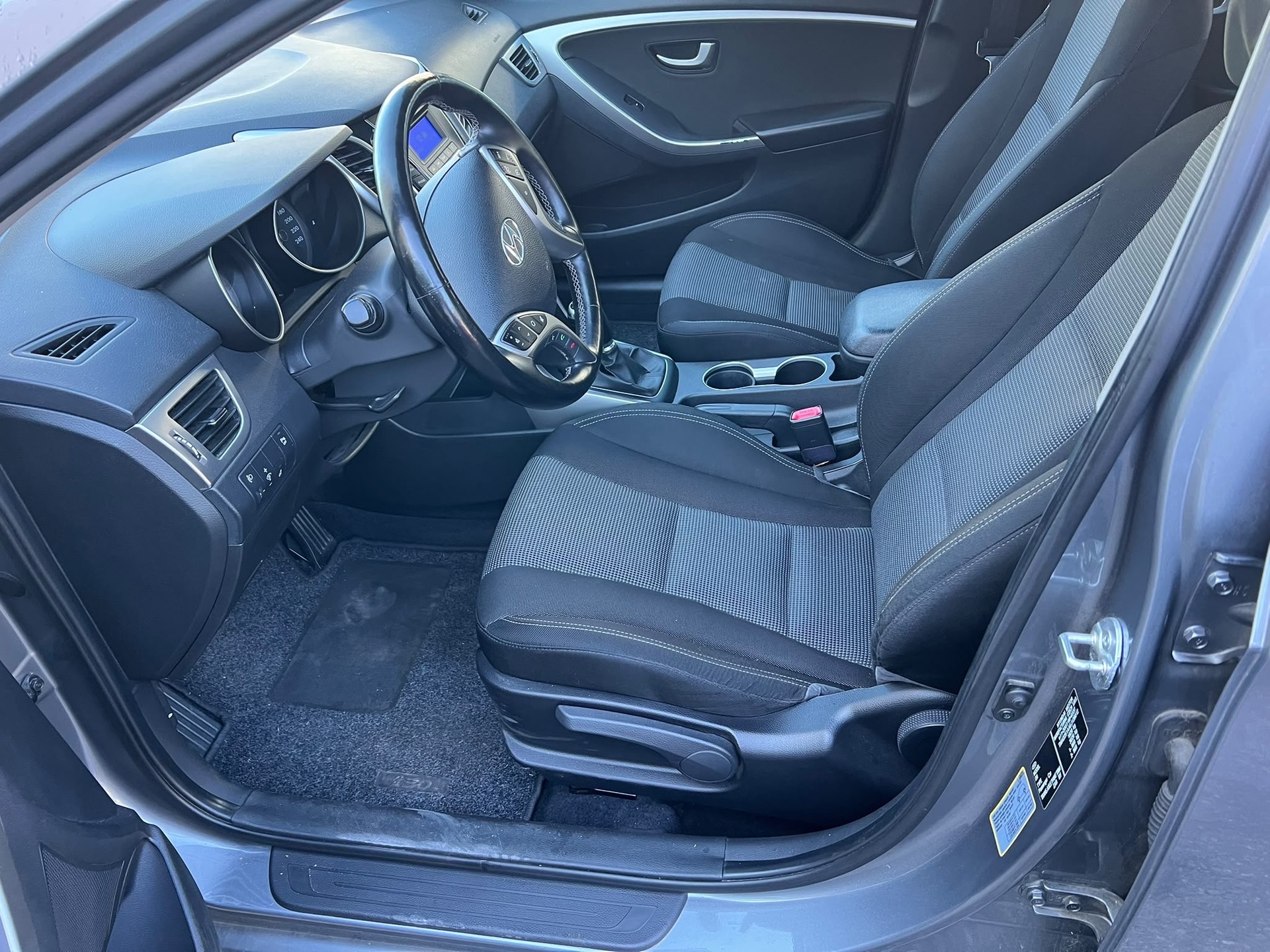 HYUNDAI i30-image-9