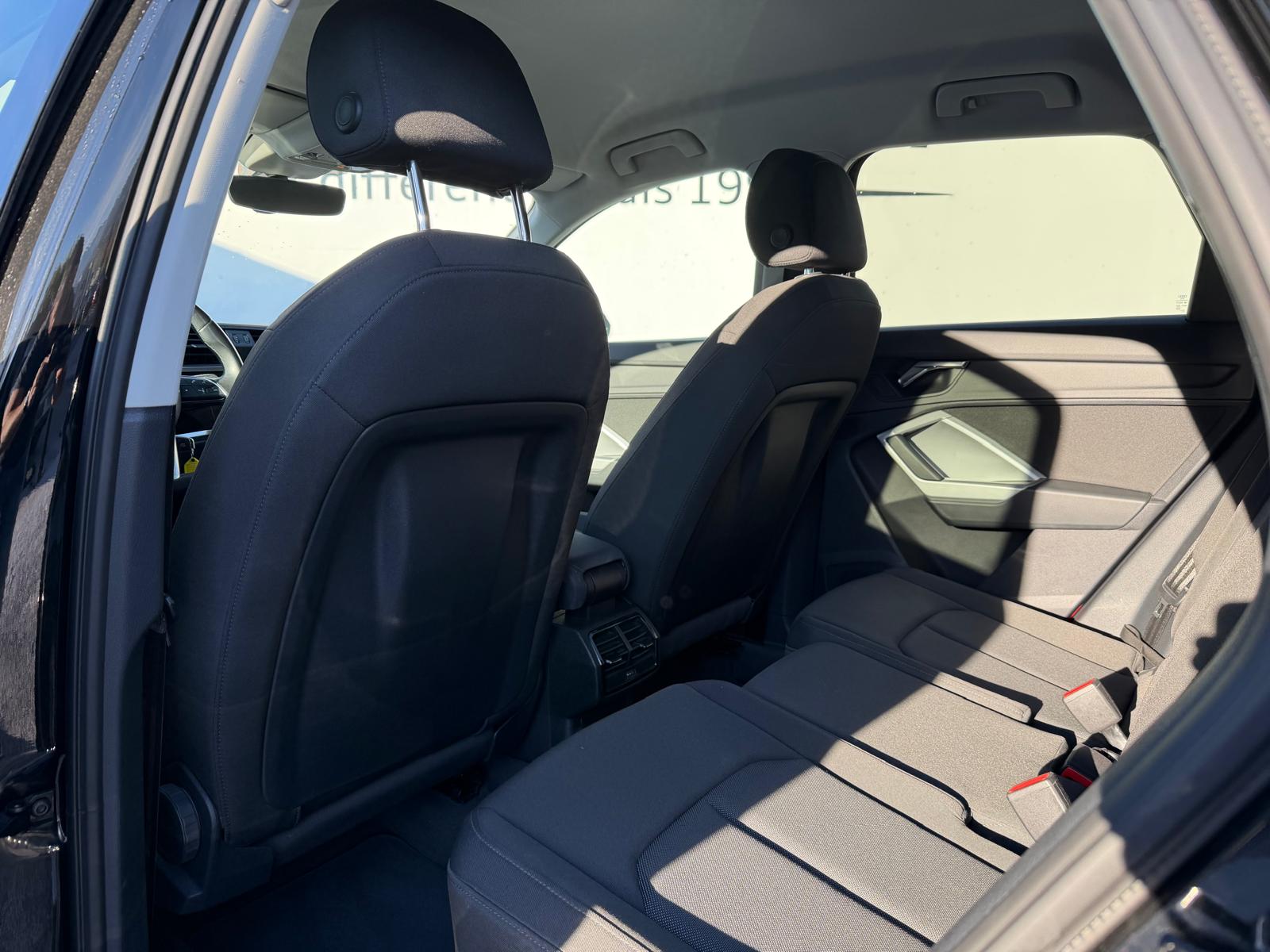 AUDI Q3 40 TFSI S line quattro S-tronic-image-4