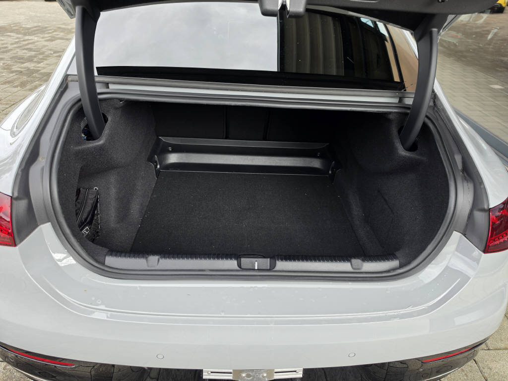 MERCEDES-BENZ EQE 350 AMG Line 4matic-image-3
