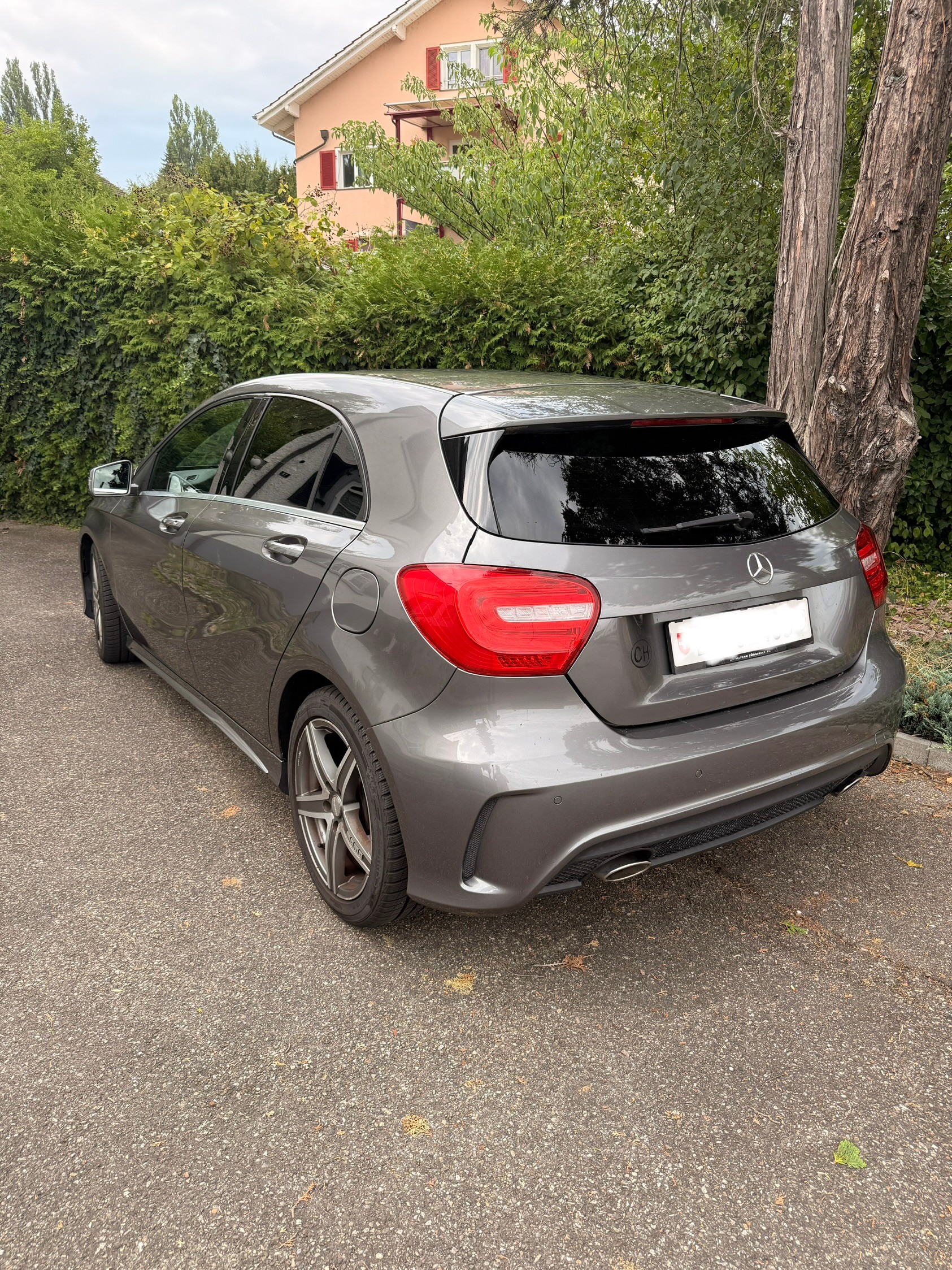 MERCEDES-BENZ A 180 AMG Line-image-1