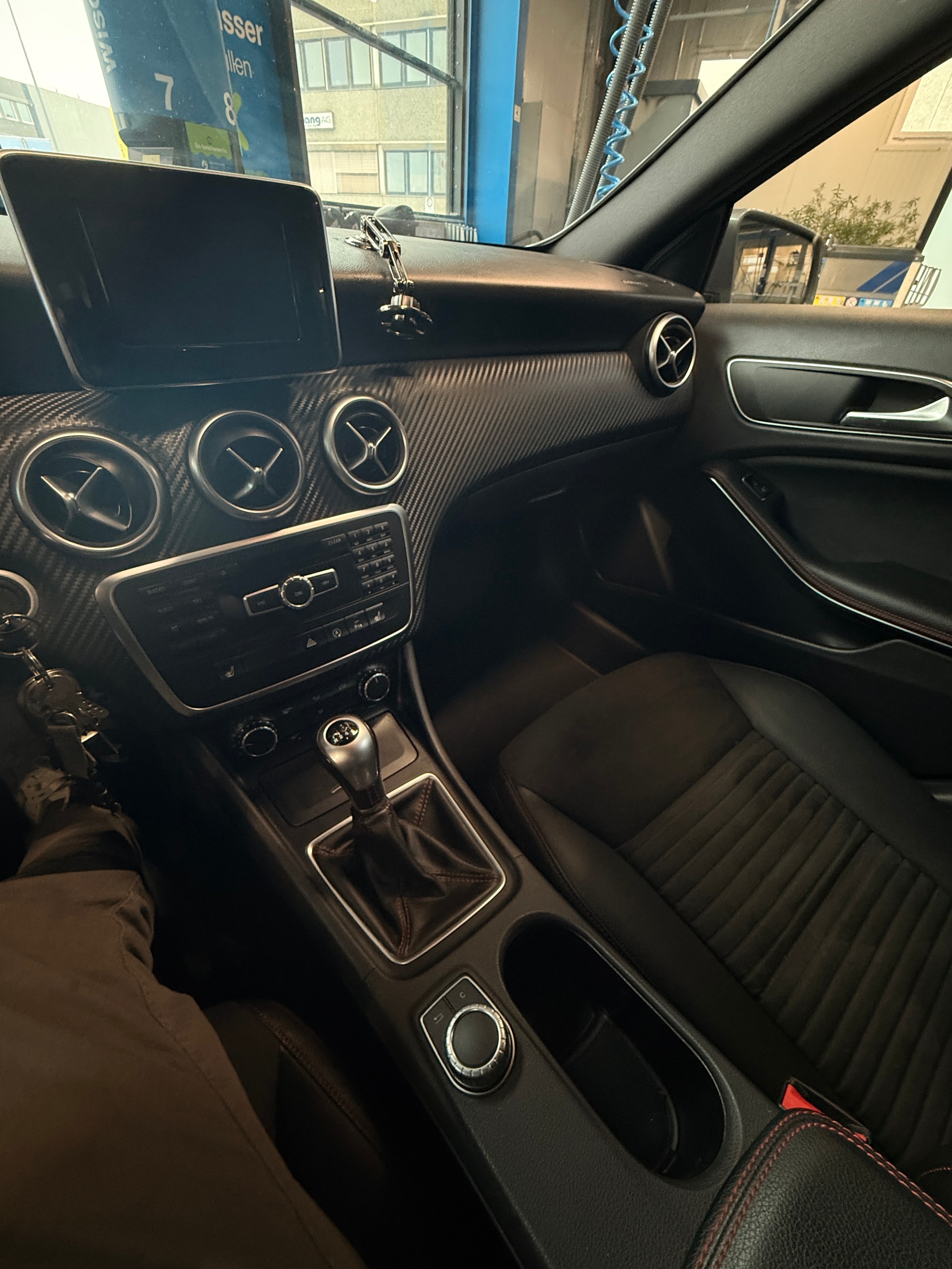 MERCEDES-BENZ A 180 AMG Line-image-4