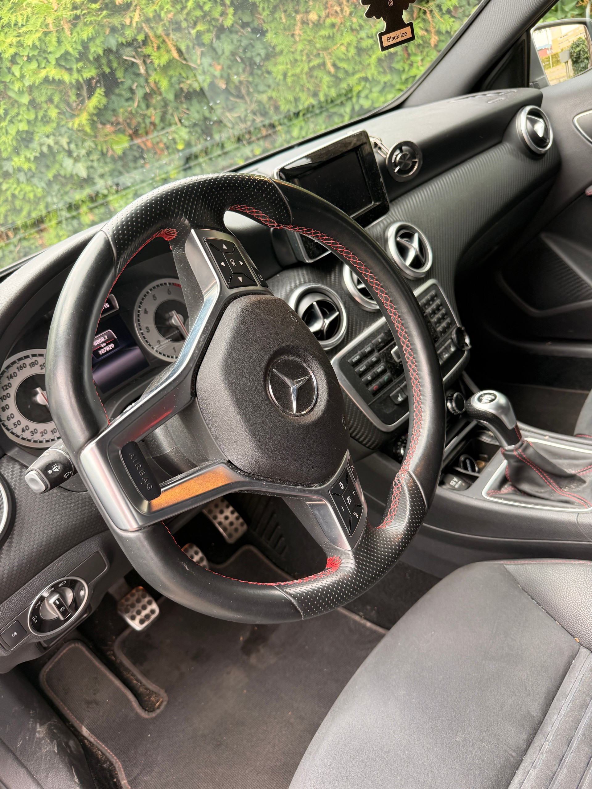 MERCEDES-BENZ A 180 AMG Line-image-2