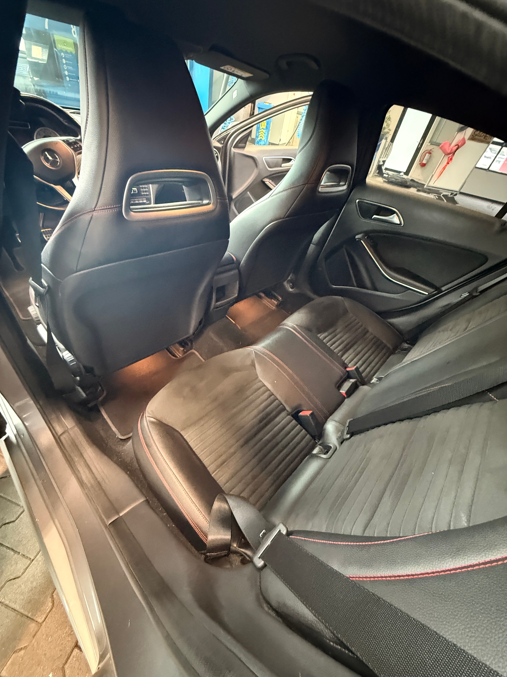 MERCEDES-BENZ A 180 AMG Line-image-5