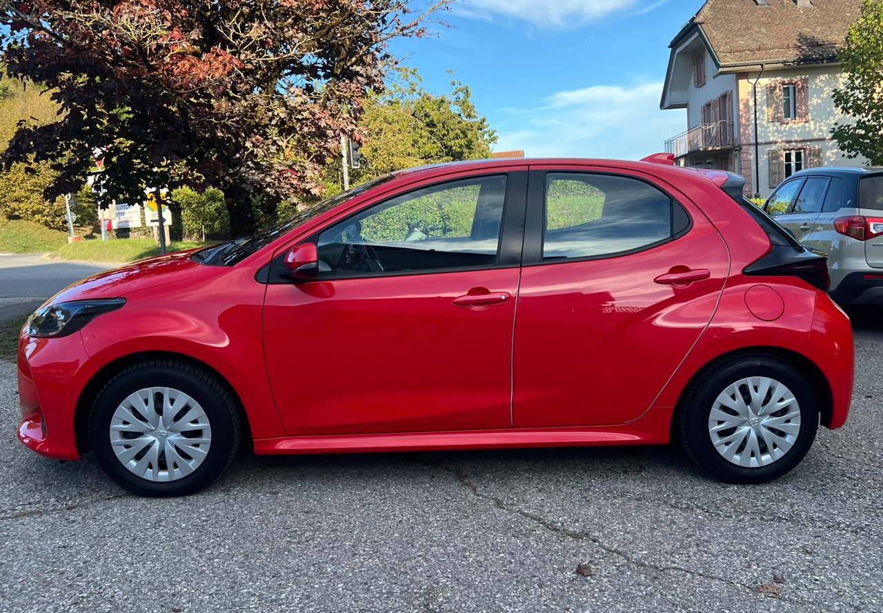 TOYOTA Yaris 1.5 Active e-CVT-image-4