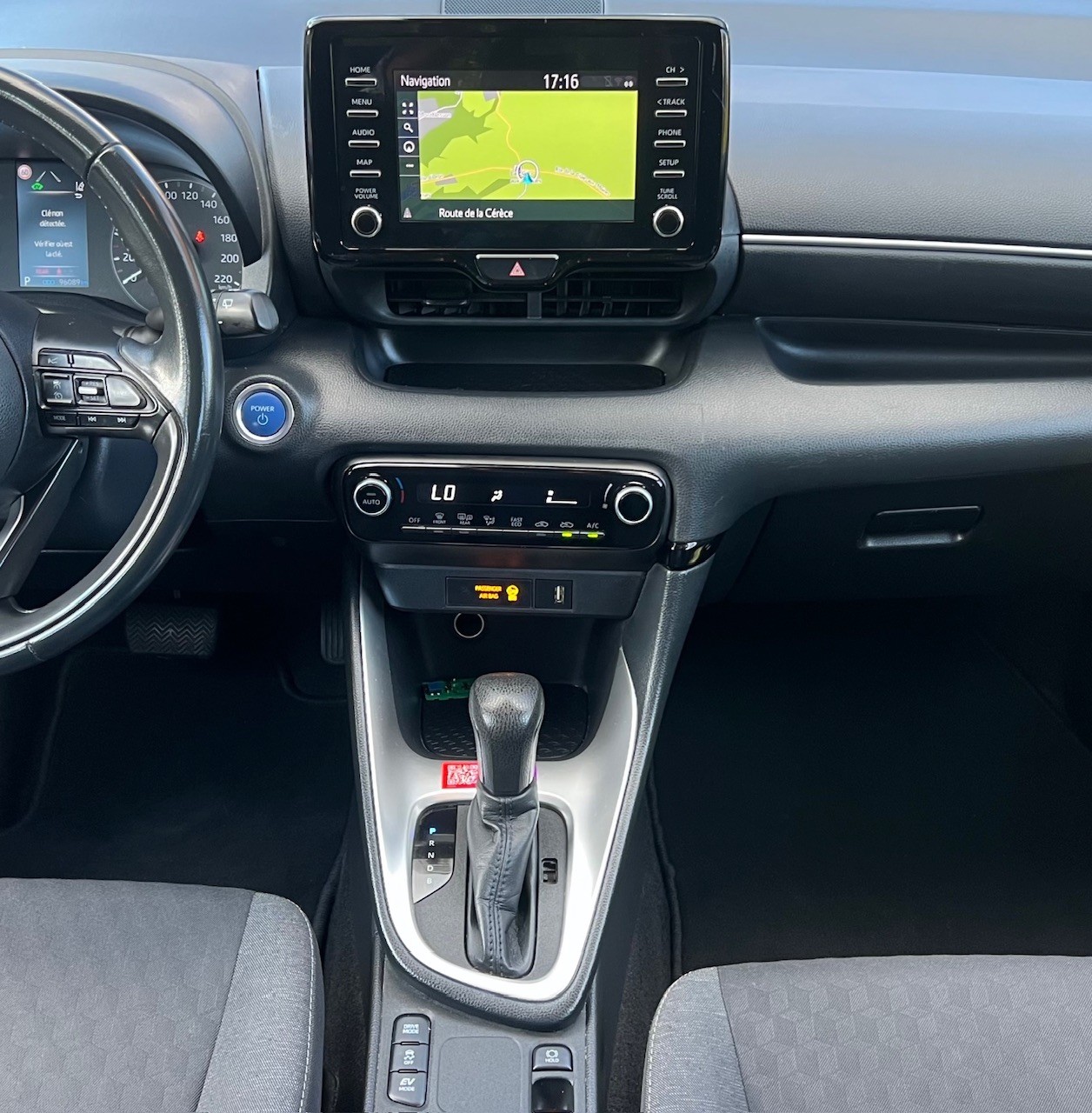 TOYOTA Yaris 1.5 Active e-CVT-image-10
