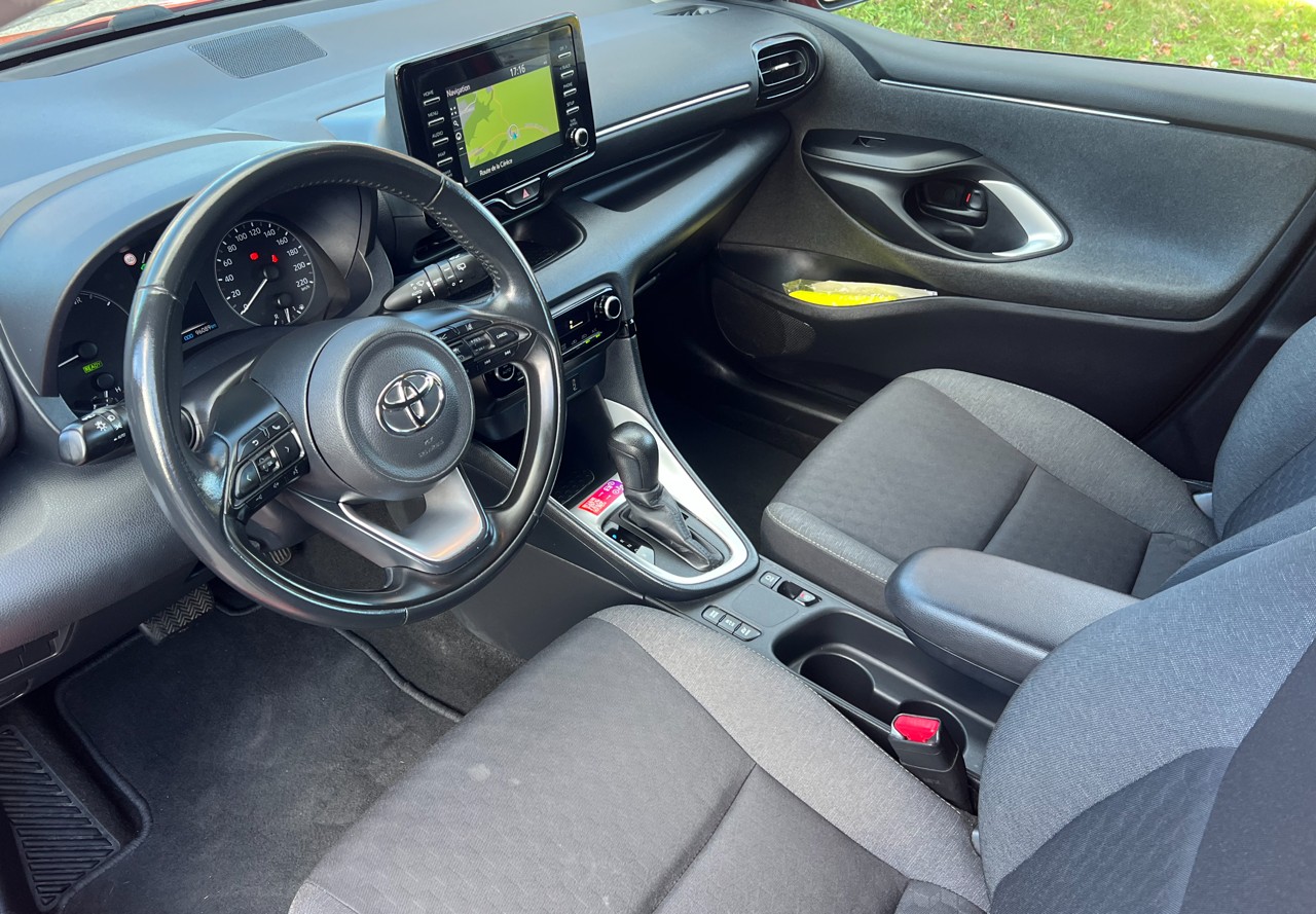 TOYOTA Yaris 1.5 Active e-CVT-image-6