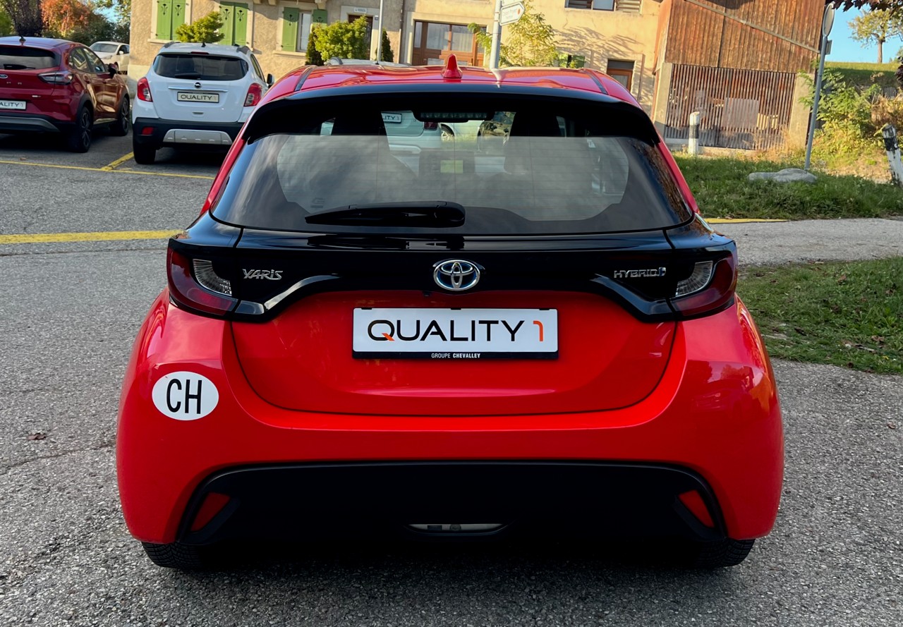 TOYOTA Yaris 1.5 Active e-CVT-image-1