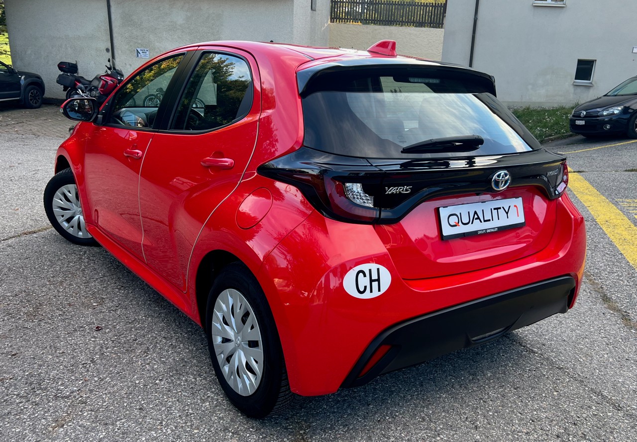 TOYOTA Yaris 1.5 Active e-CVT-image-3