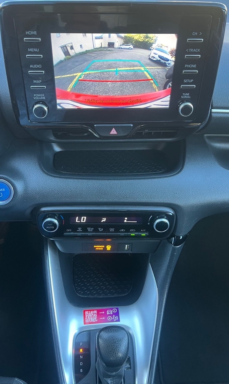 TOYOTA Yaris 1.5 Active e-CVT-image-11