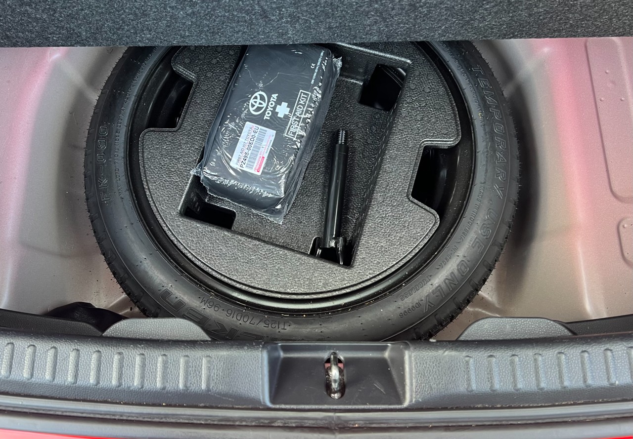 TOYOTA Yaris 1.5 Active e-CVT-image-14