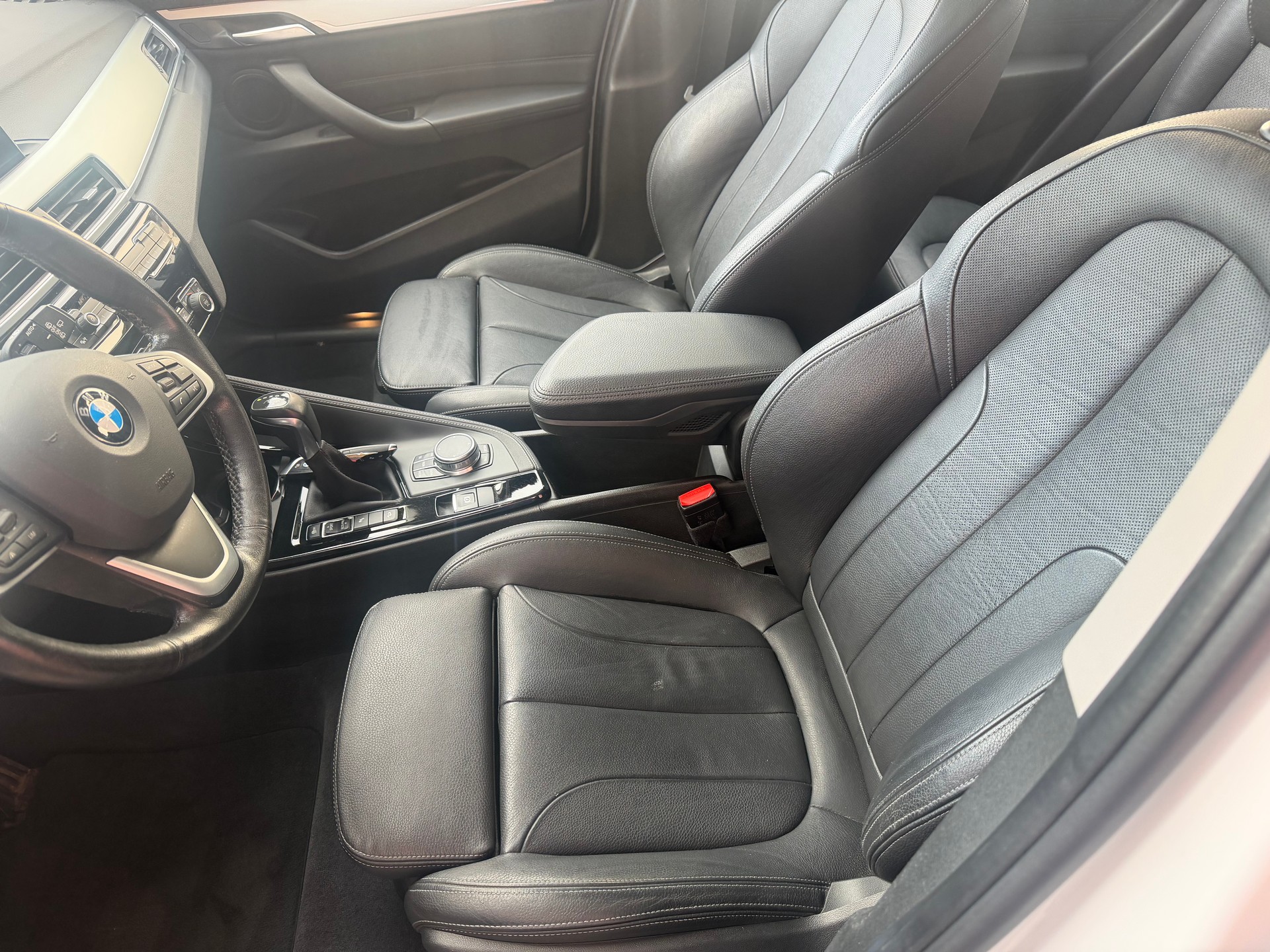 BMW X1 xDrive 20i Steptronic-image-12