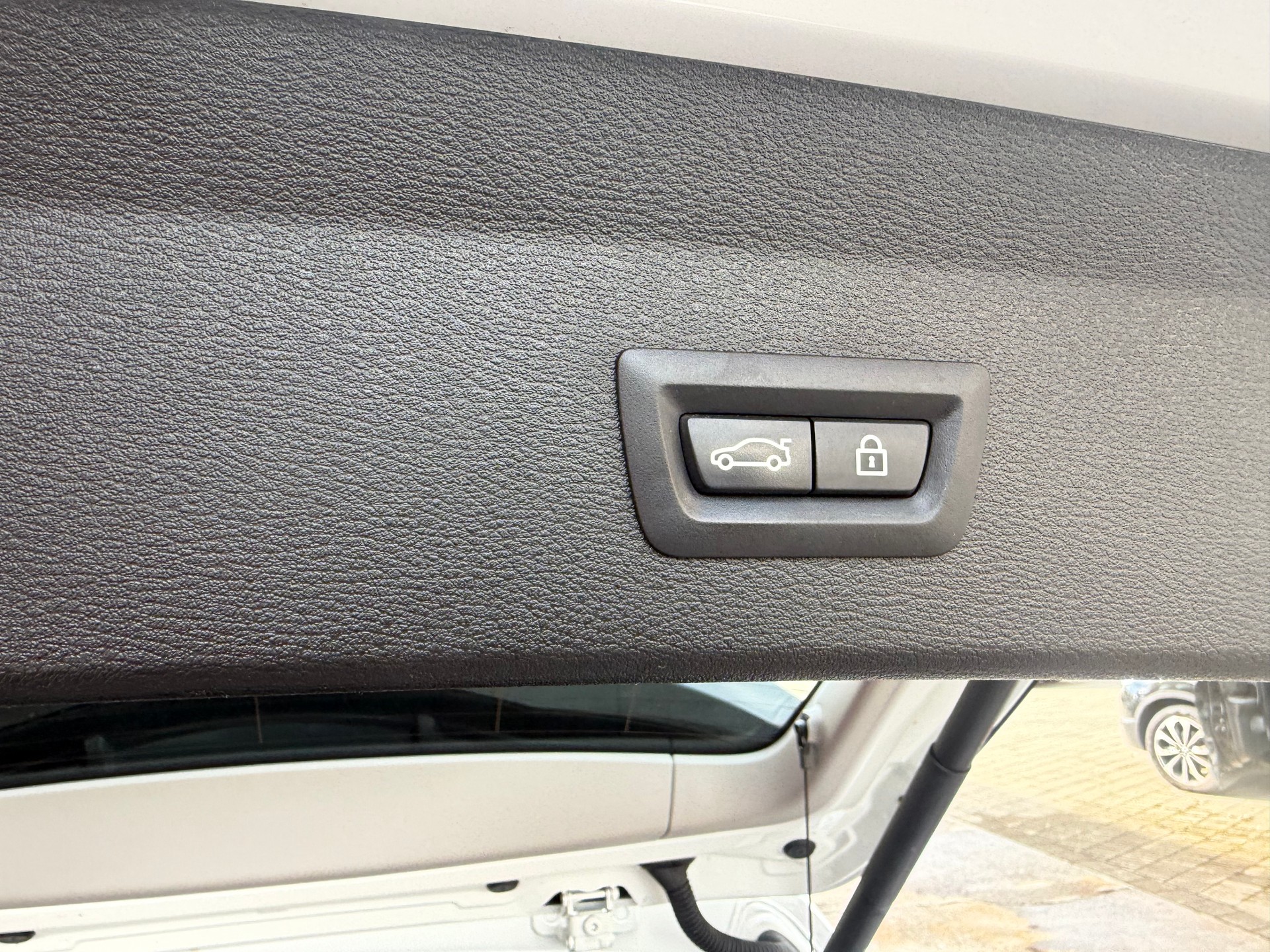 BMW X1 xDrive 20i Steptronic-image-5