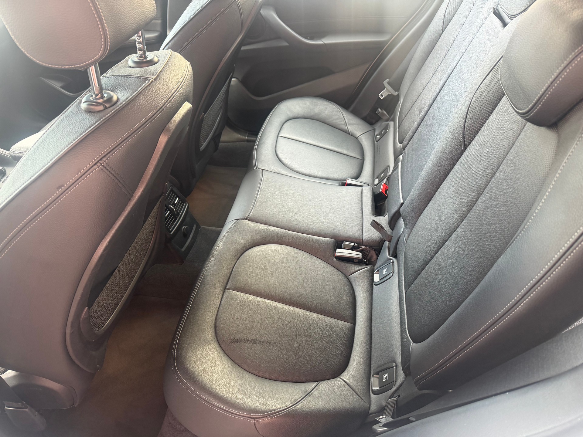 BMW X1 xDrive 20i Steptronic-image-13