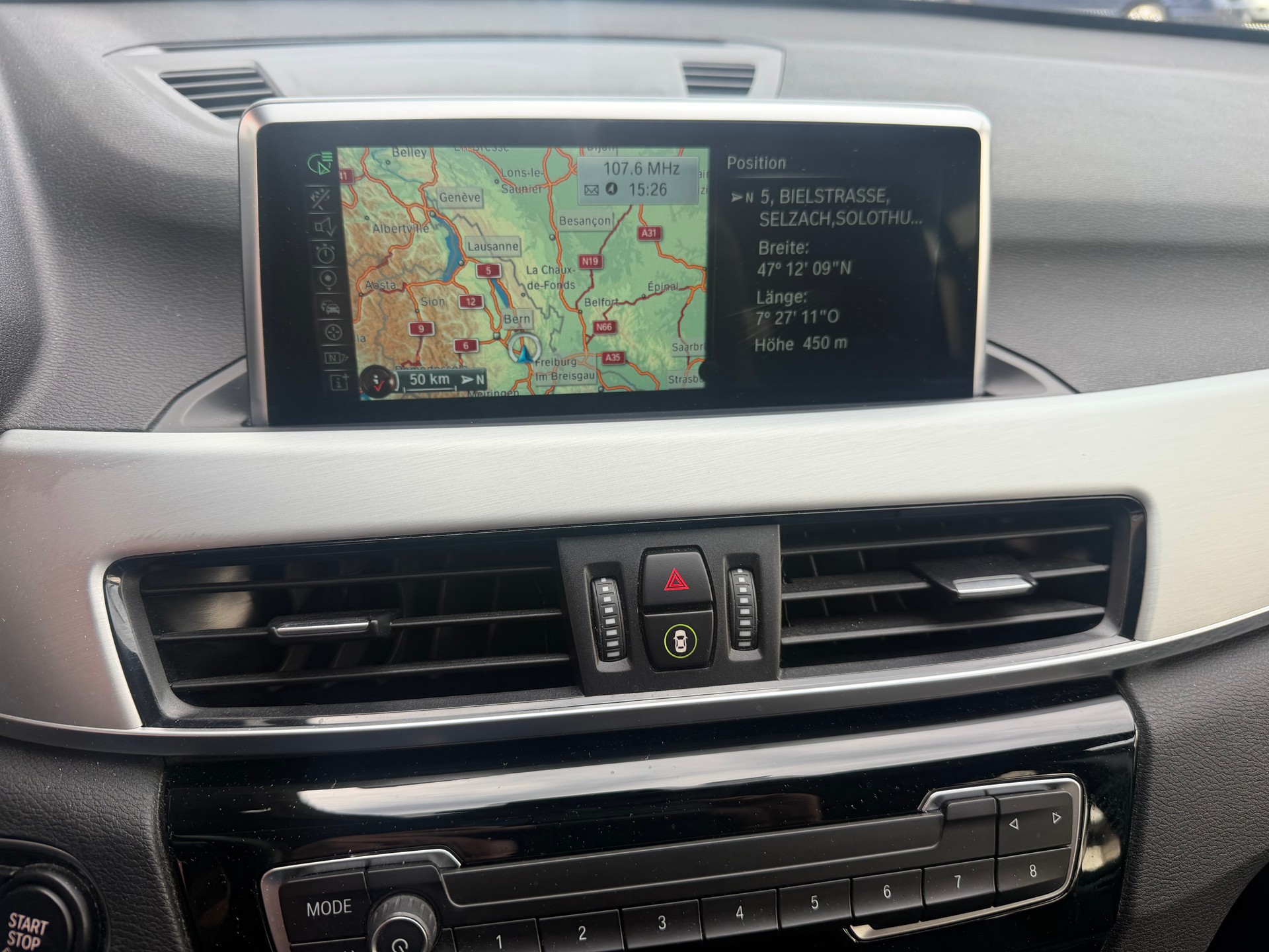 BMW X1 xDrive 20i Steptronic-image-7