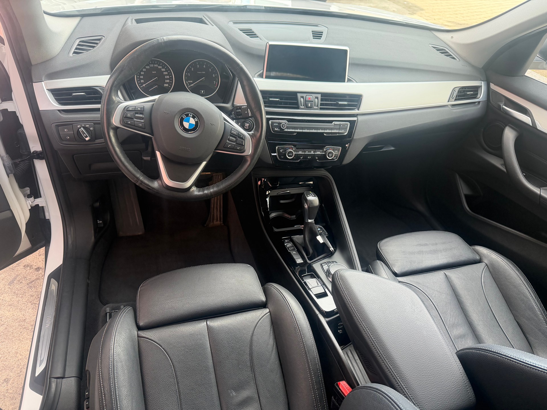 BMW X1 xDrive 20i Steptronic-image-11