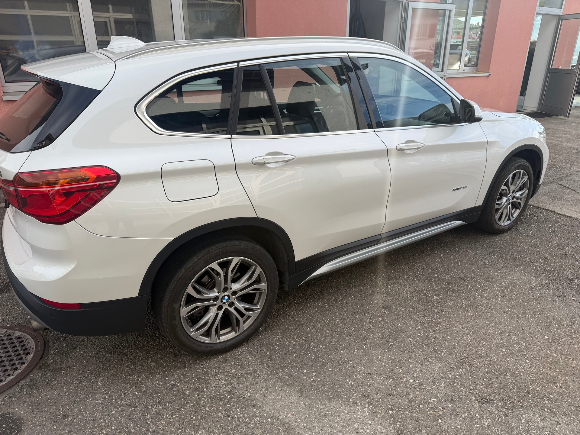 BMW X1 xDrive 20i Steptronic-image-3