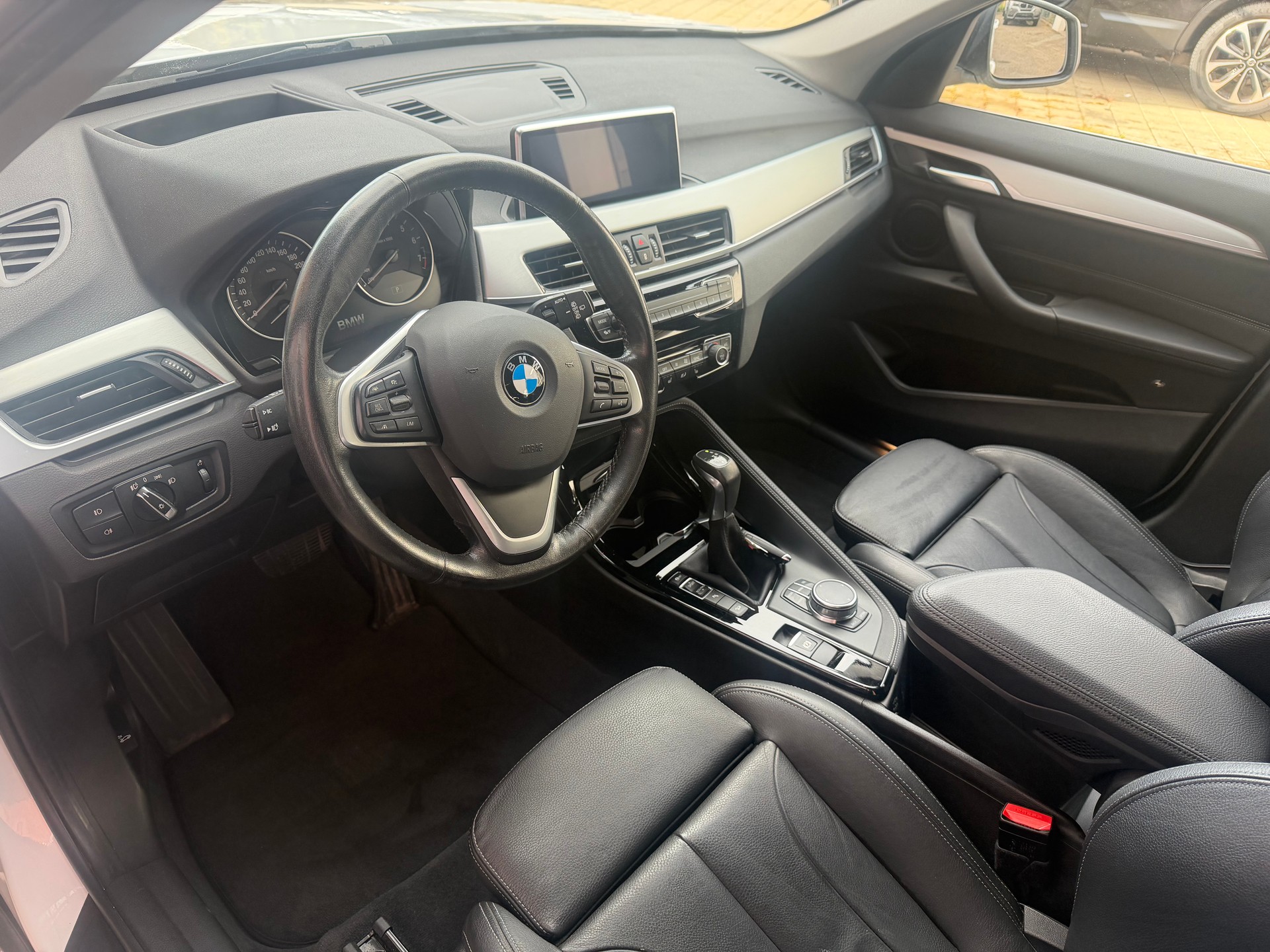 BMW X1 xDrive 20i Steptronic-image-10