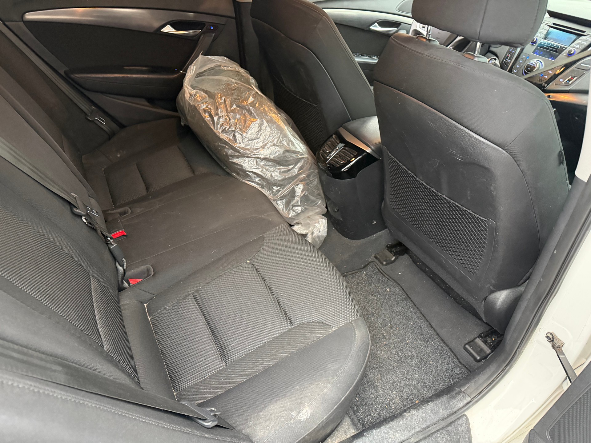 HYUNDAI i40 Wagon 2.0 GDi Style-image-8