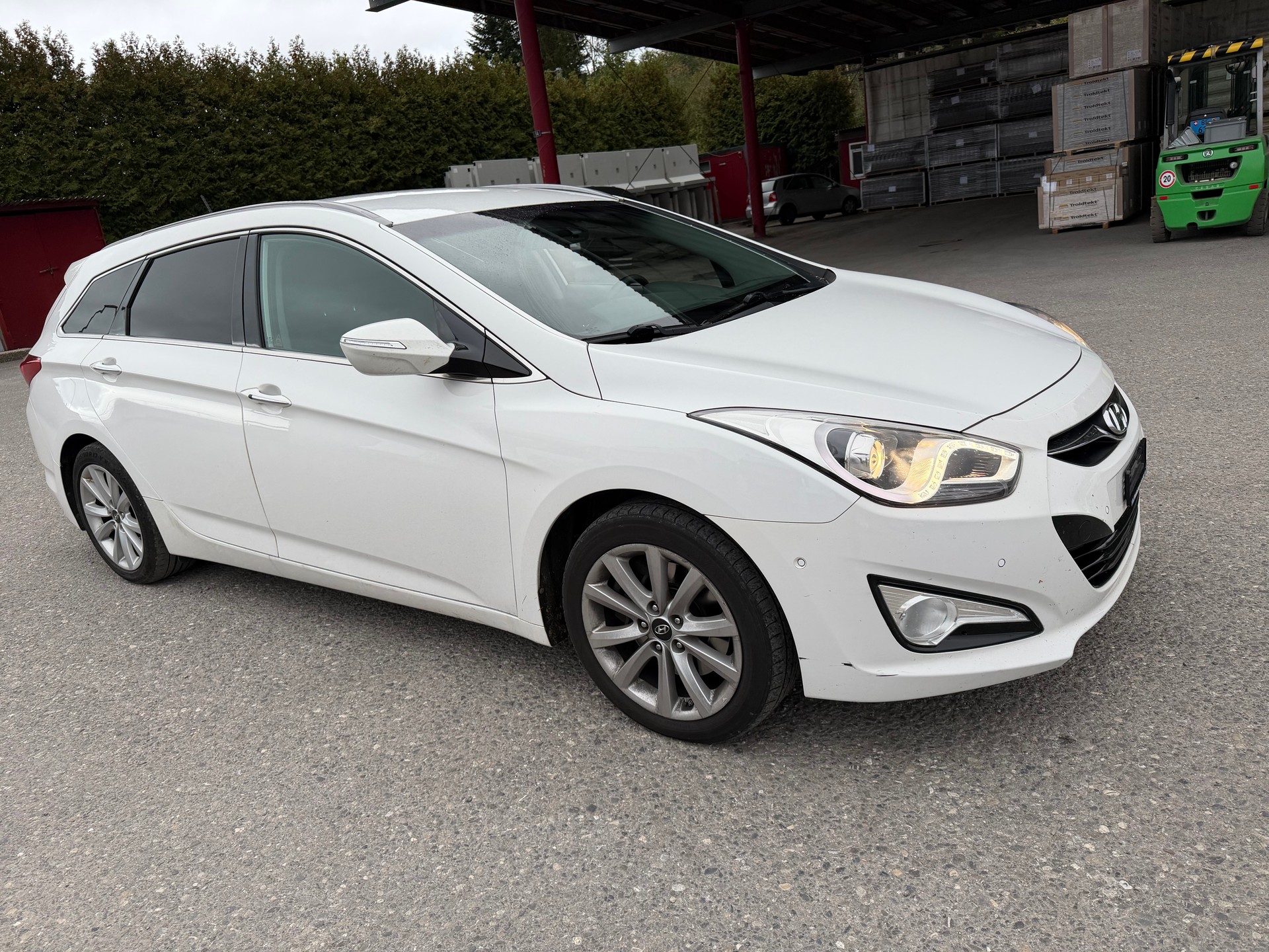 HYUNDAI i40 Wagon 2.0 GDi Style-image-2